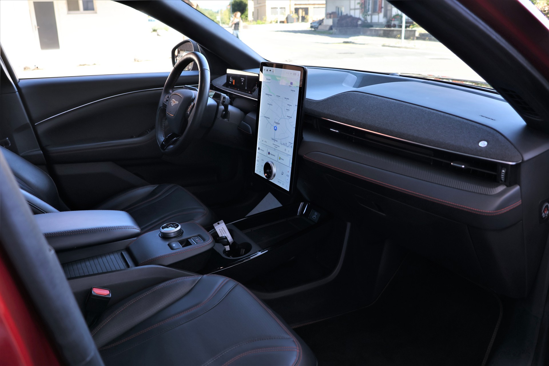 FORD Mustang MACH-E AWD 72.6 kWh (CH)-image-15