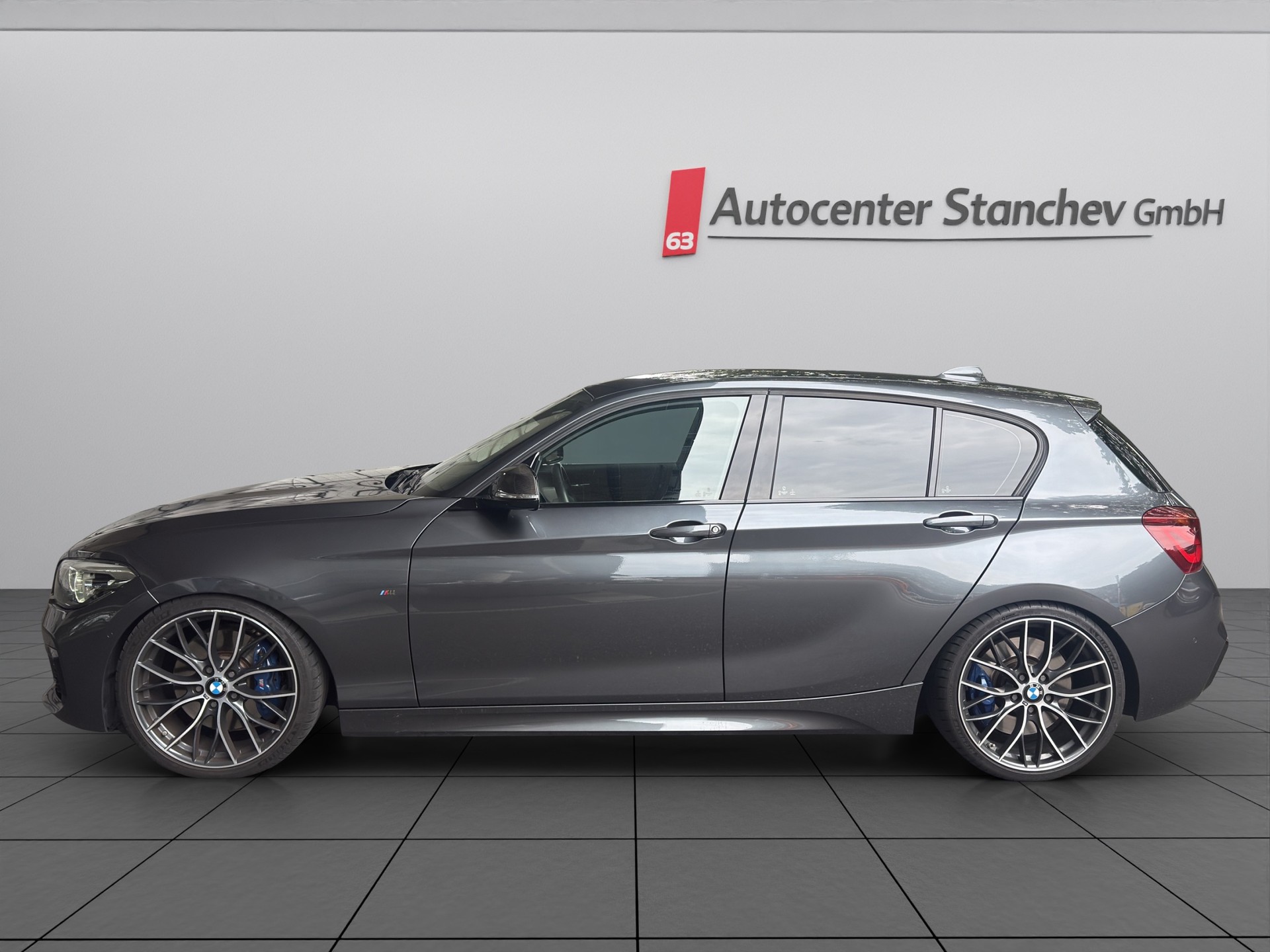 BMW M140i xDrive Steptronic-showroom-element-2