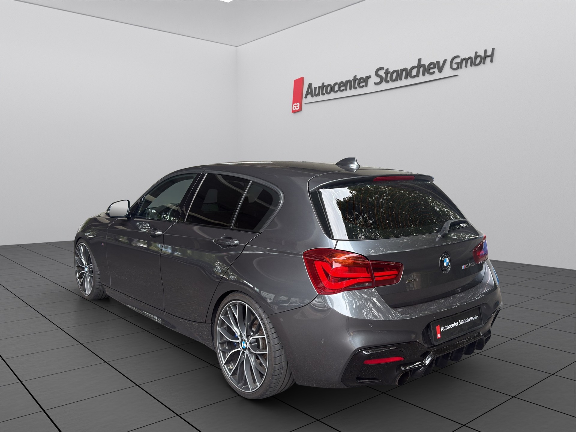 BMW M140i xDrive Steptronic-showroom-element-3