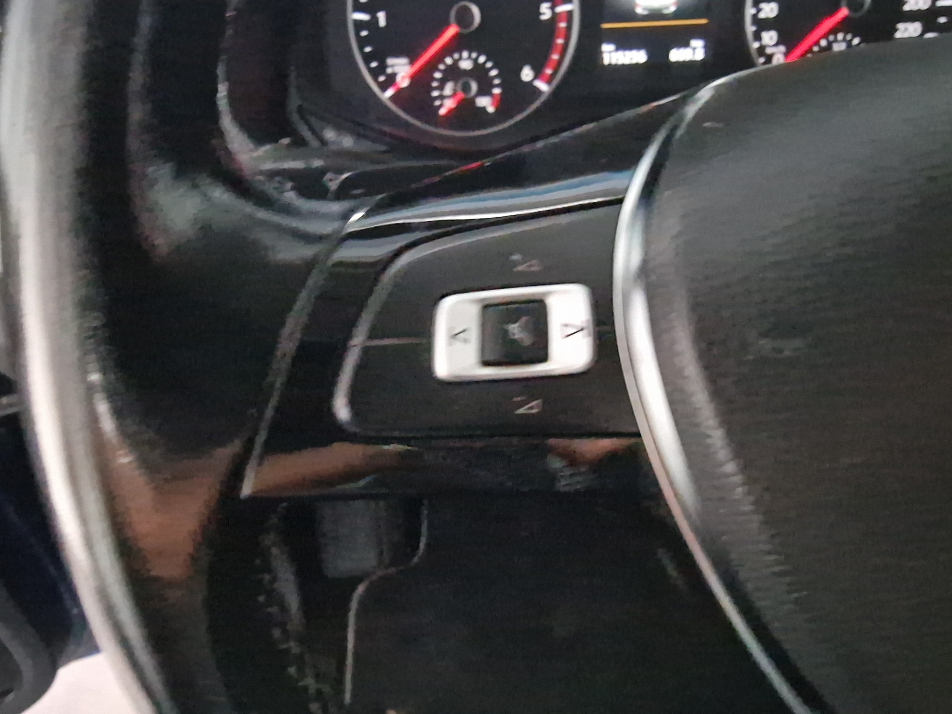 VW Amarok 3.0TDI Aventura 4Motion Automatic 24Mt Gara AHK 3.3t-image-16