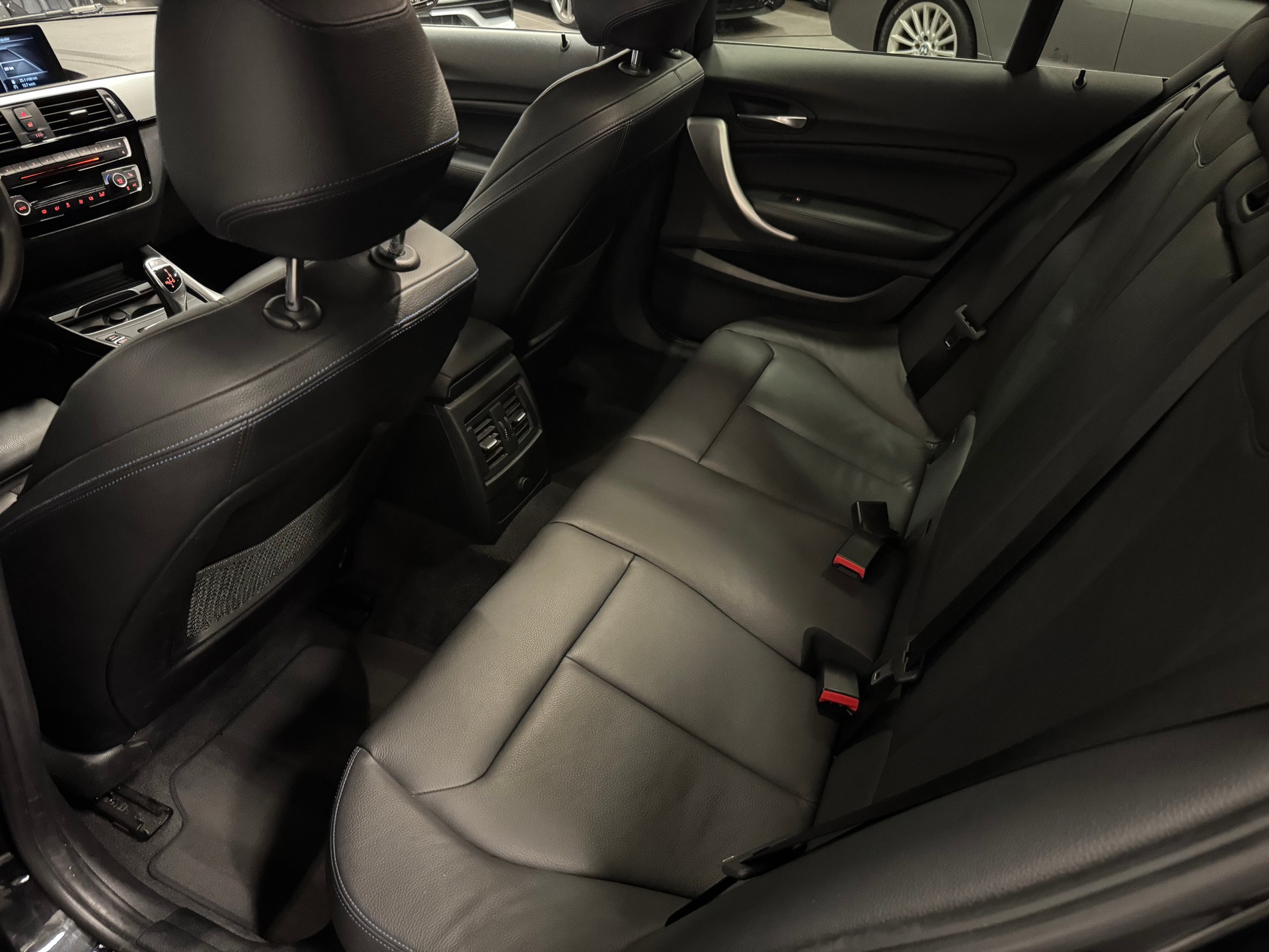 BMW M140i xDrive Steptronic-image-21