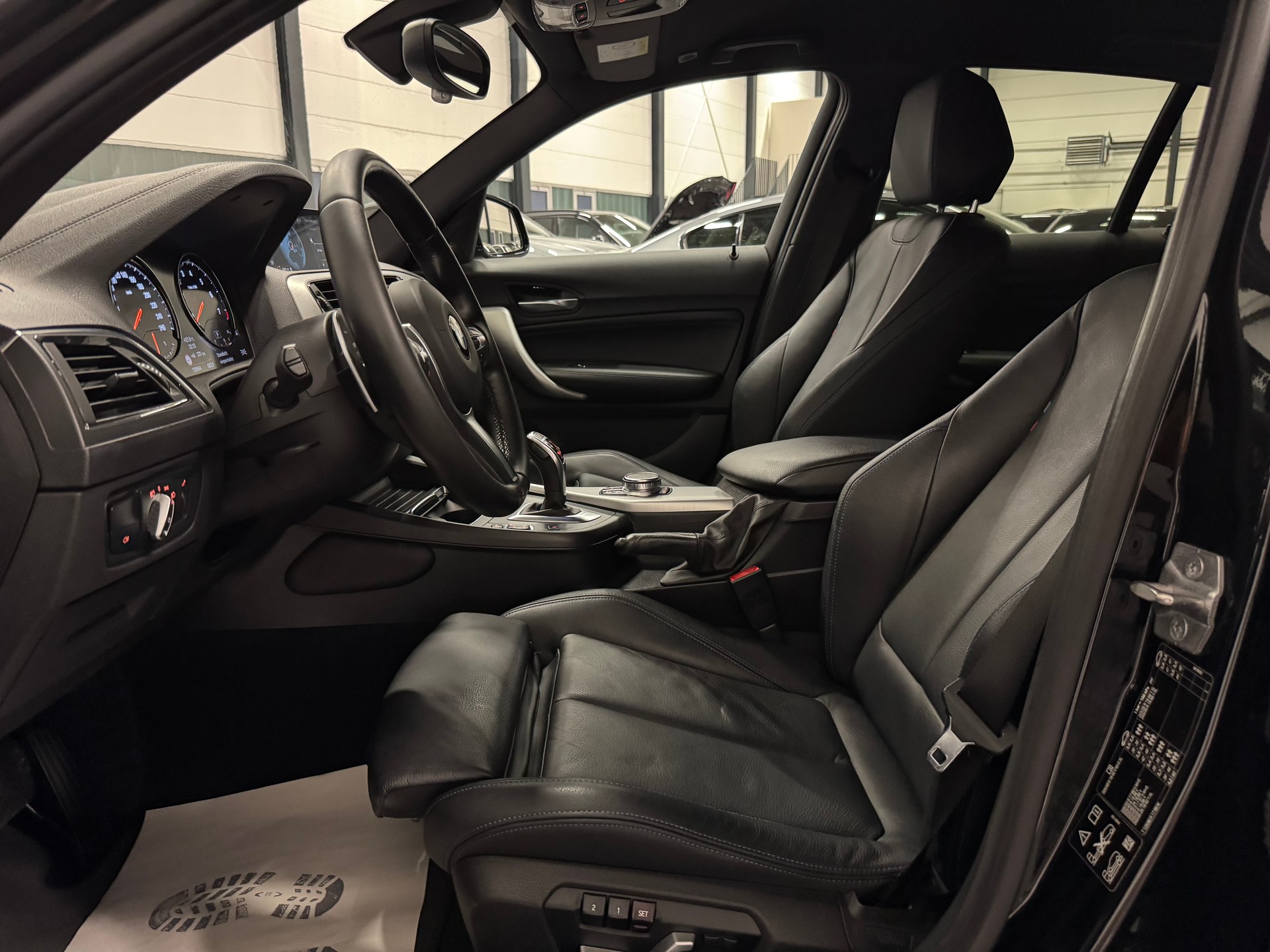 BMW M140i xDrive Steptronic-image-17