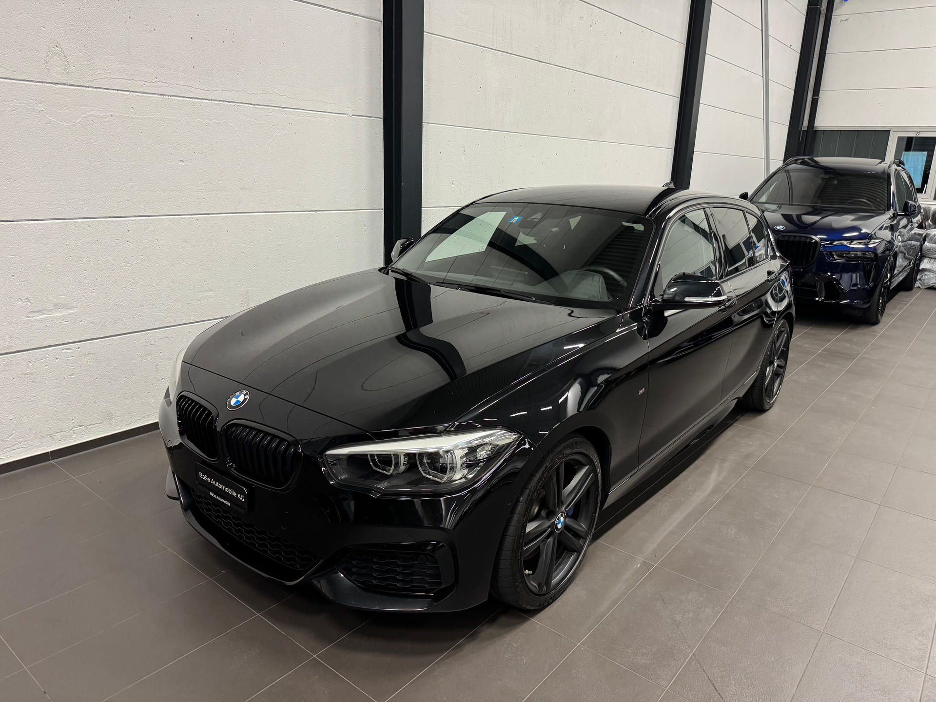 BMW M140i xDrive Steptronic-showroom-element-2