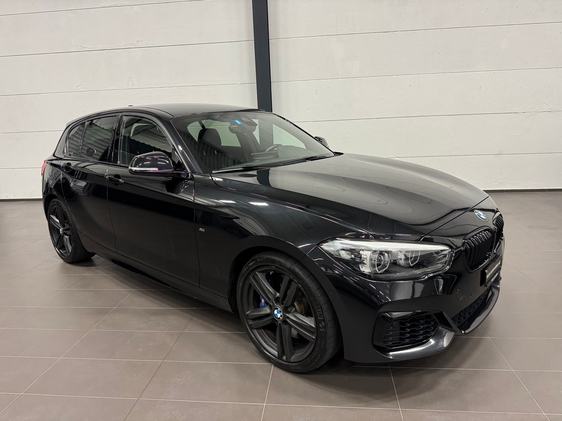 BMW M140i xDrive Steptronic-showroom-element-3