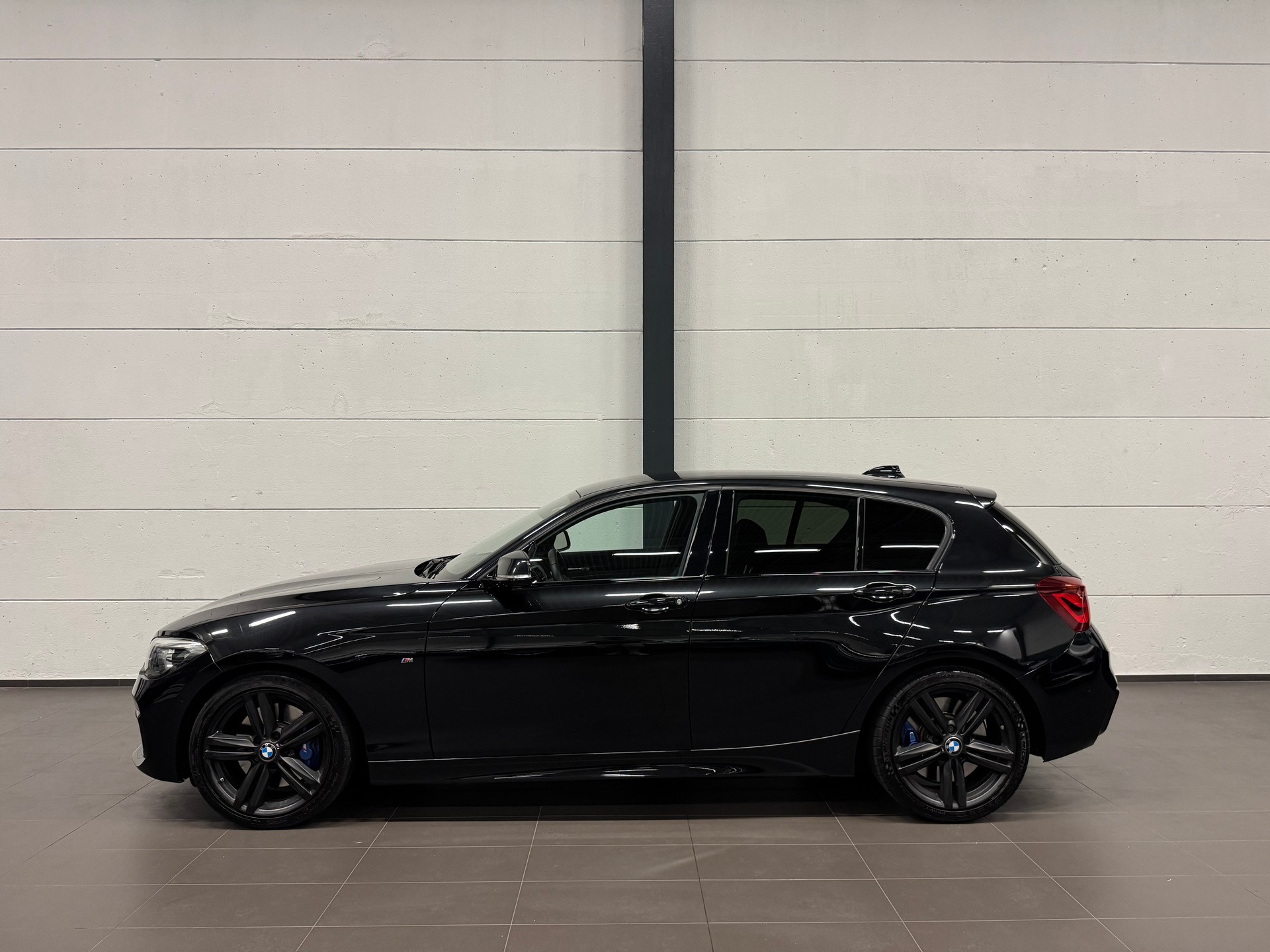 BMW M140i xDrive Steptronic-image-9