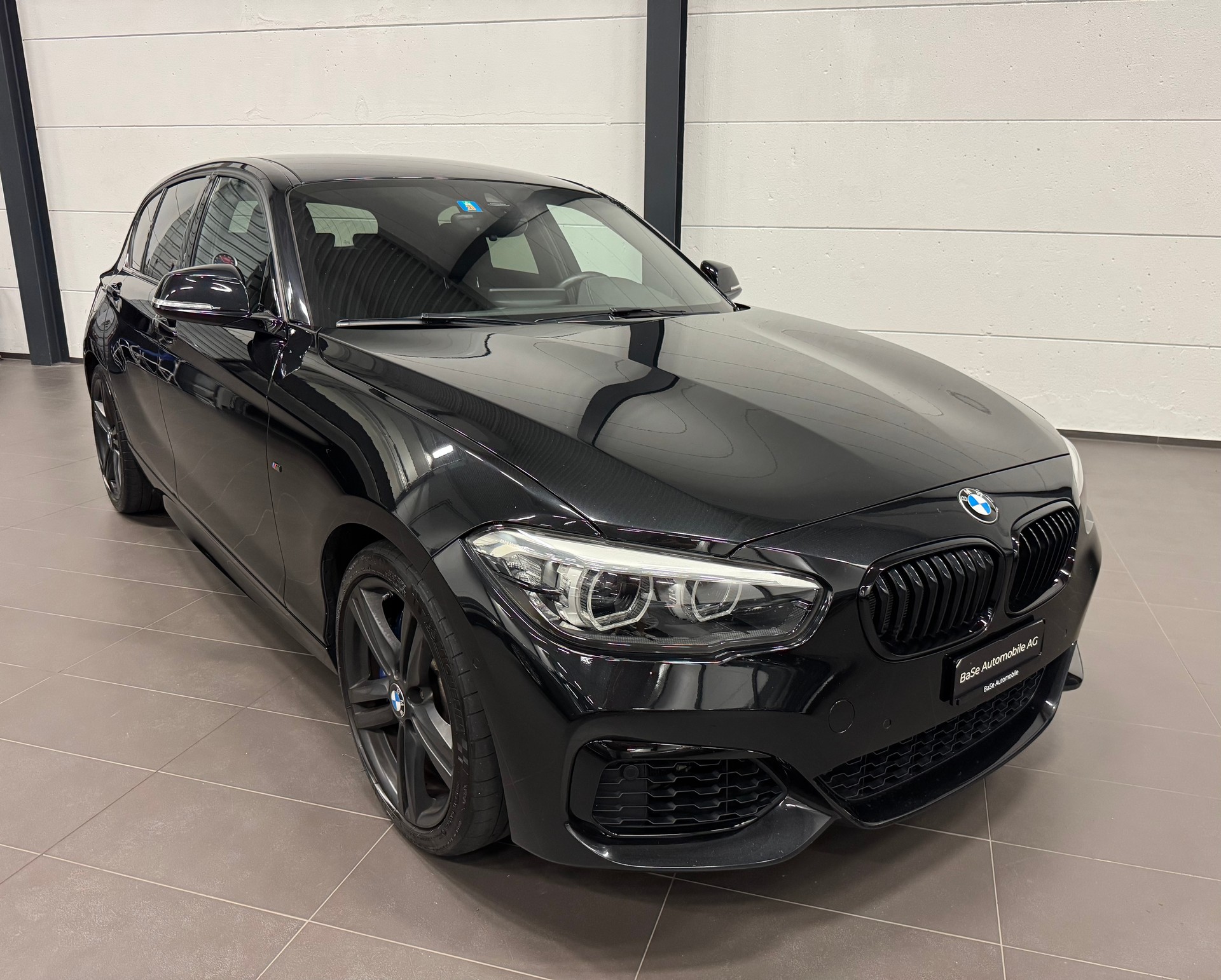 BMW M140i xDrive Steptronic-showroom-element-1