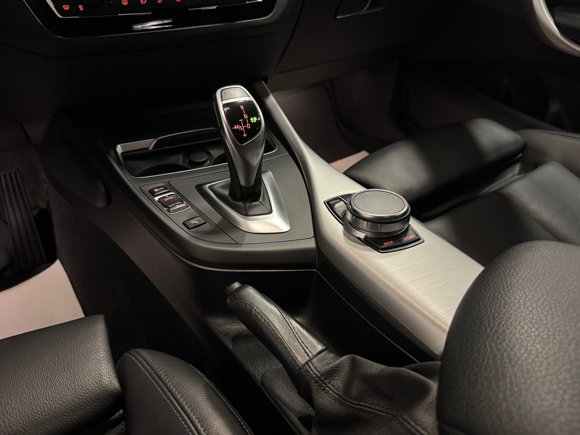 BMW M140i xDrive Steptronic-image-27