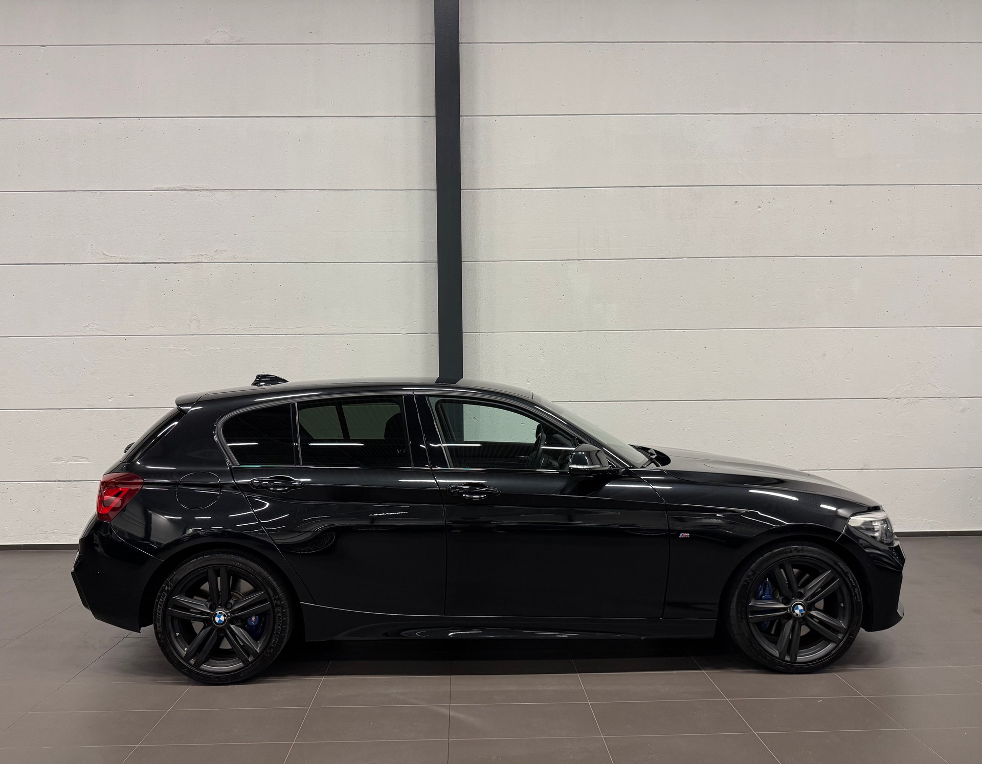 BMW M140i xDrive Steptronic-image-8