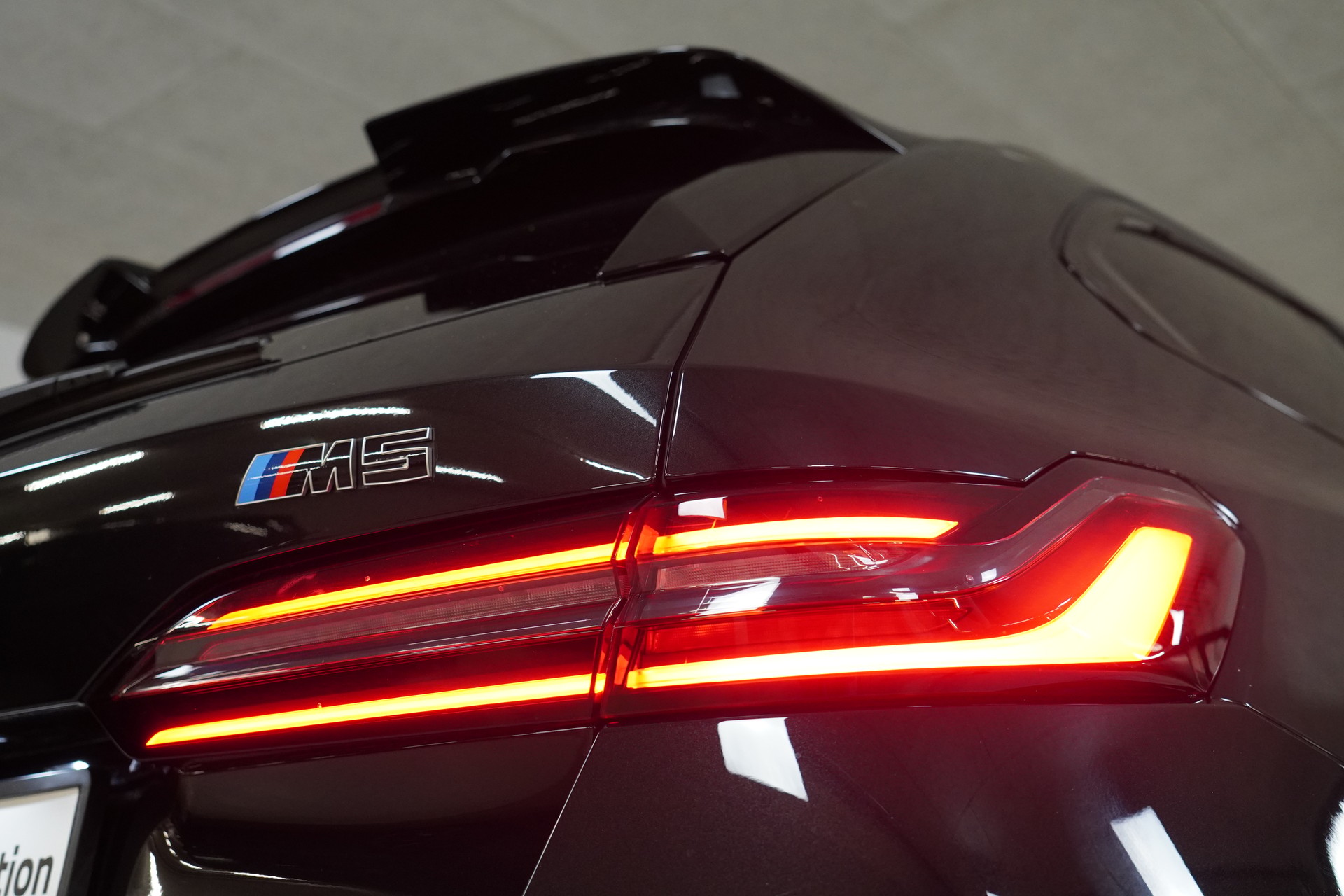 BMW M5 xDrive Touring-image-16