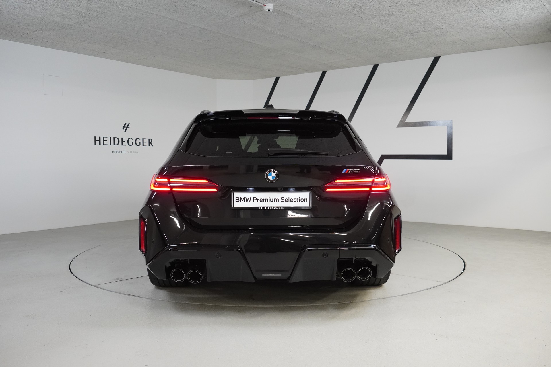 BMW M5 xDrive Touring-image-6