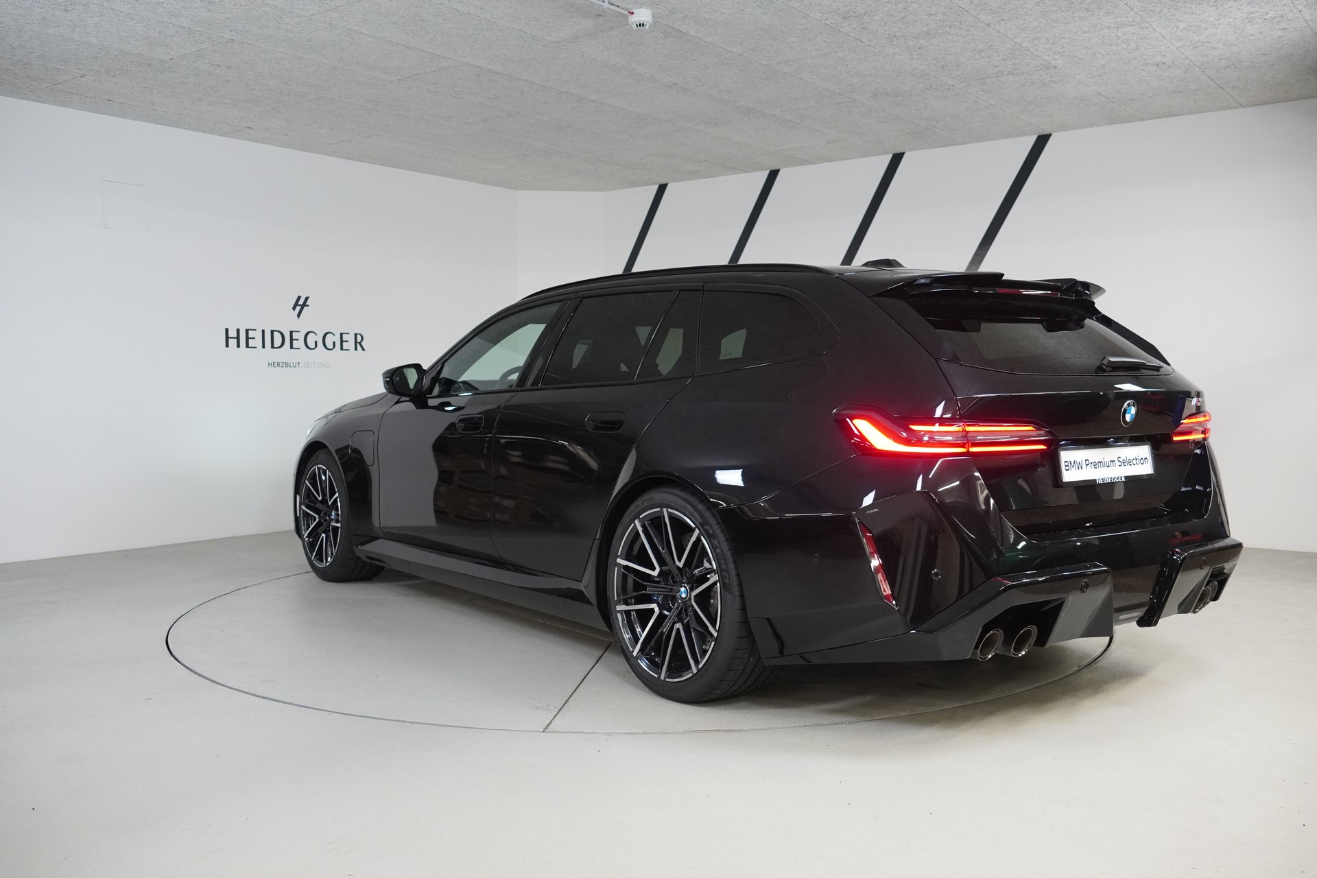 BMW M5 xDrive Touring-image-5