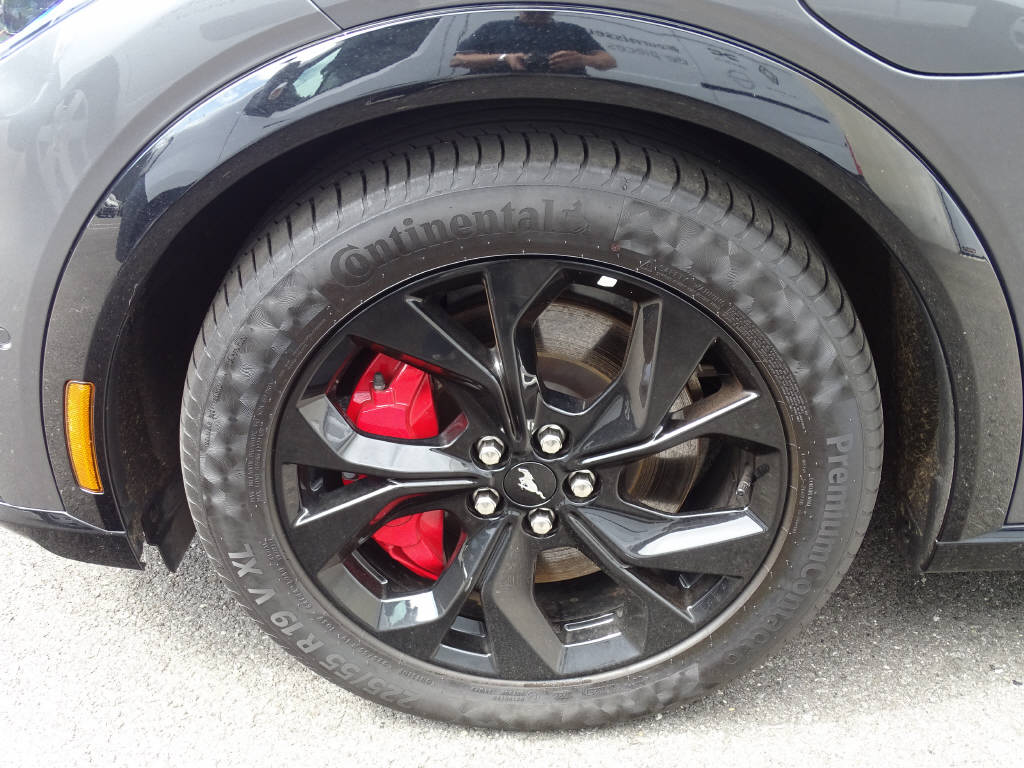 FORD Mustang Mach-E Premium AWD-showroom-element-1