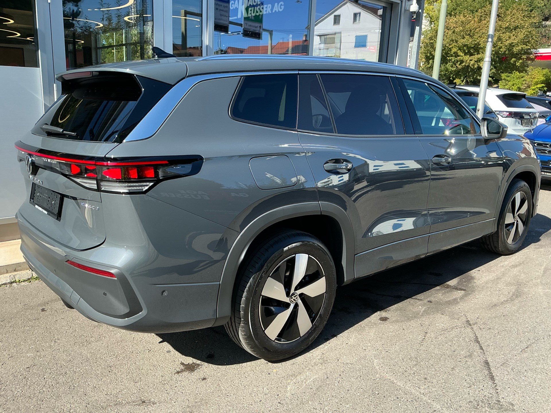 VW Tayron 1.5 TSI eHybrid 150 kW Life *** ANHÄNGERKUPPLUNG & 360° KAMERA ***-showroom-element-3