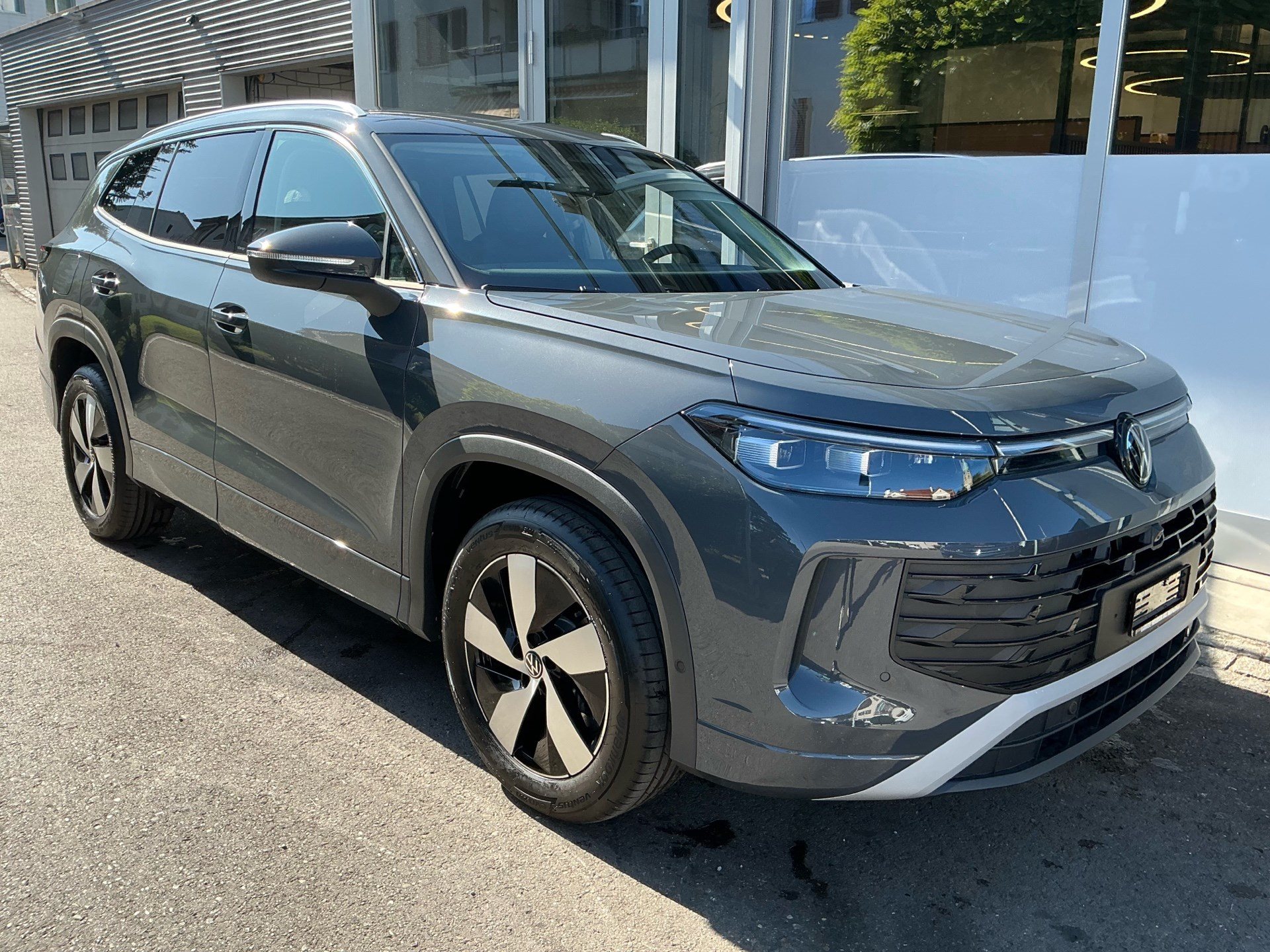 VW Tayron 1.5 TSI eHybrid 150 kW Life *** ANHÄNGERKUPPLUNG & 360° KAMERA ***-showroom-element-2