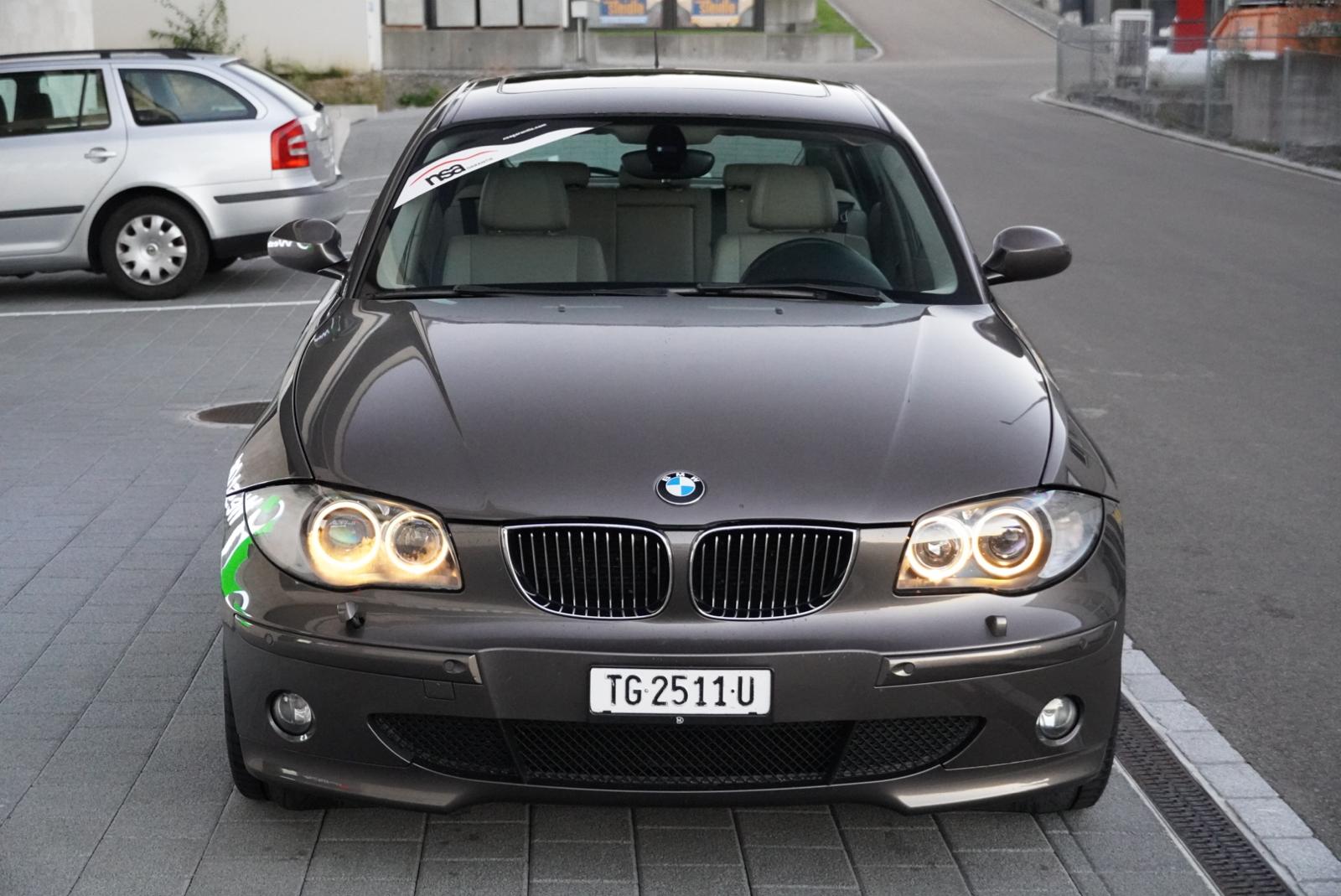 BMW 130i-showroom-element-3