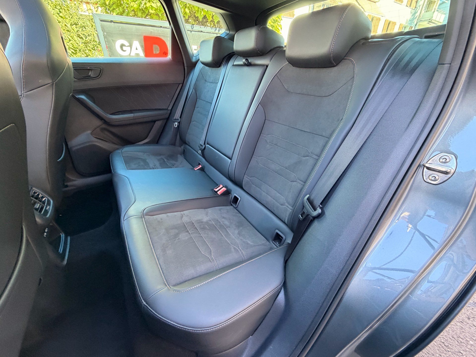 CUPRA Ateca 1.5 TSI *** PANORAMADACH & ANHÄNGERKUPPLUNG ***-image-27