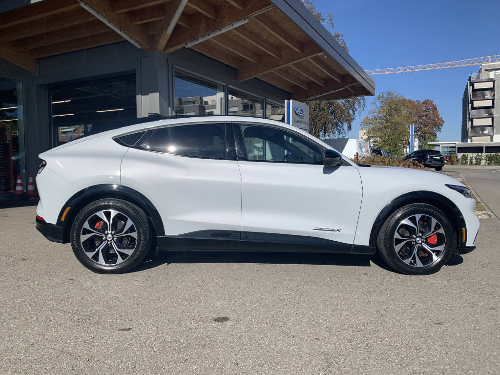 FORD Mustang Mach-E Extended AWD-showroom-element-1