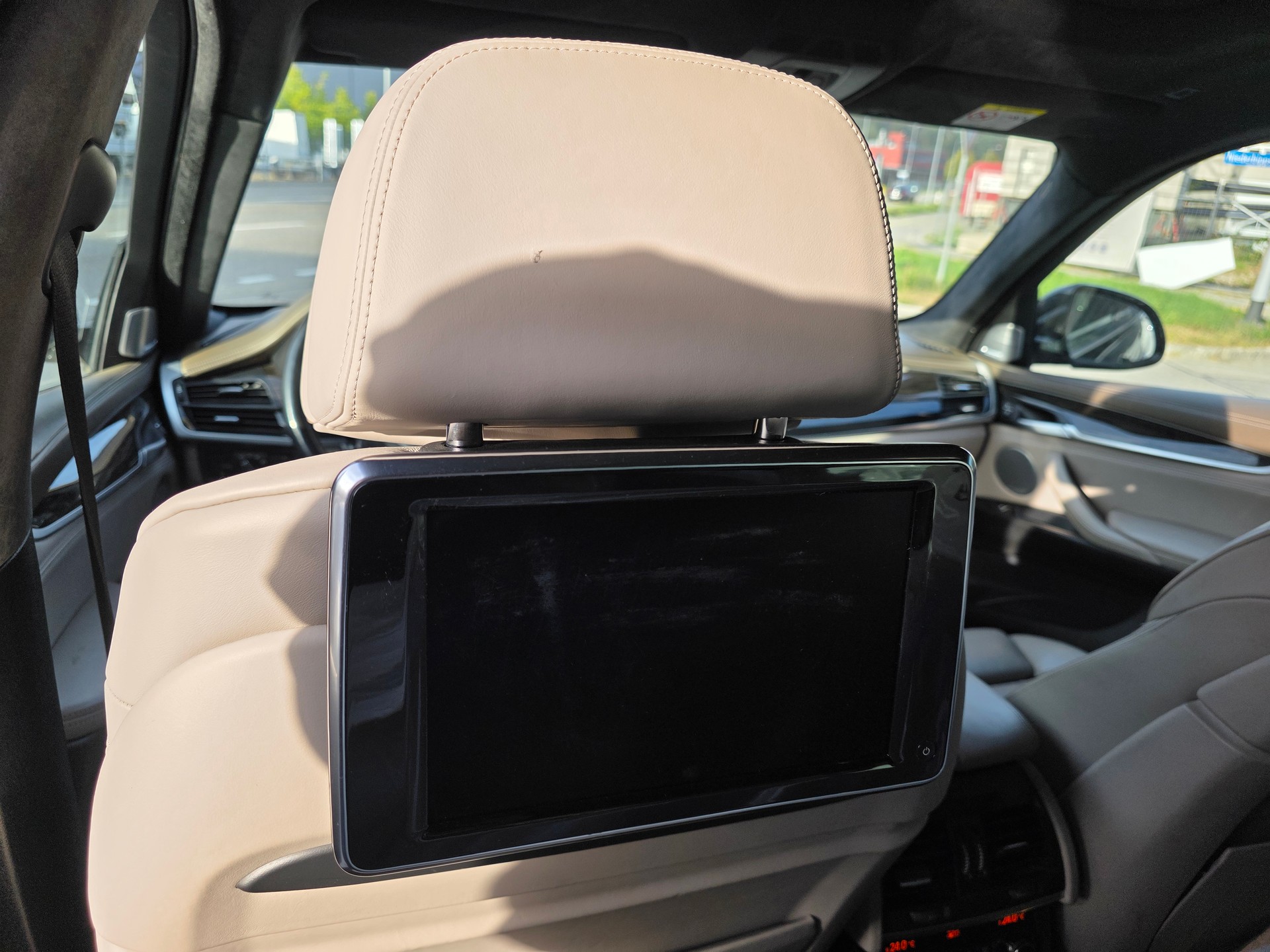 BMW X6 xDrive 50i Steptronic-image-15