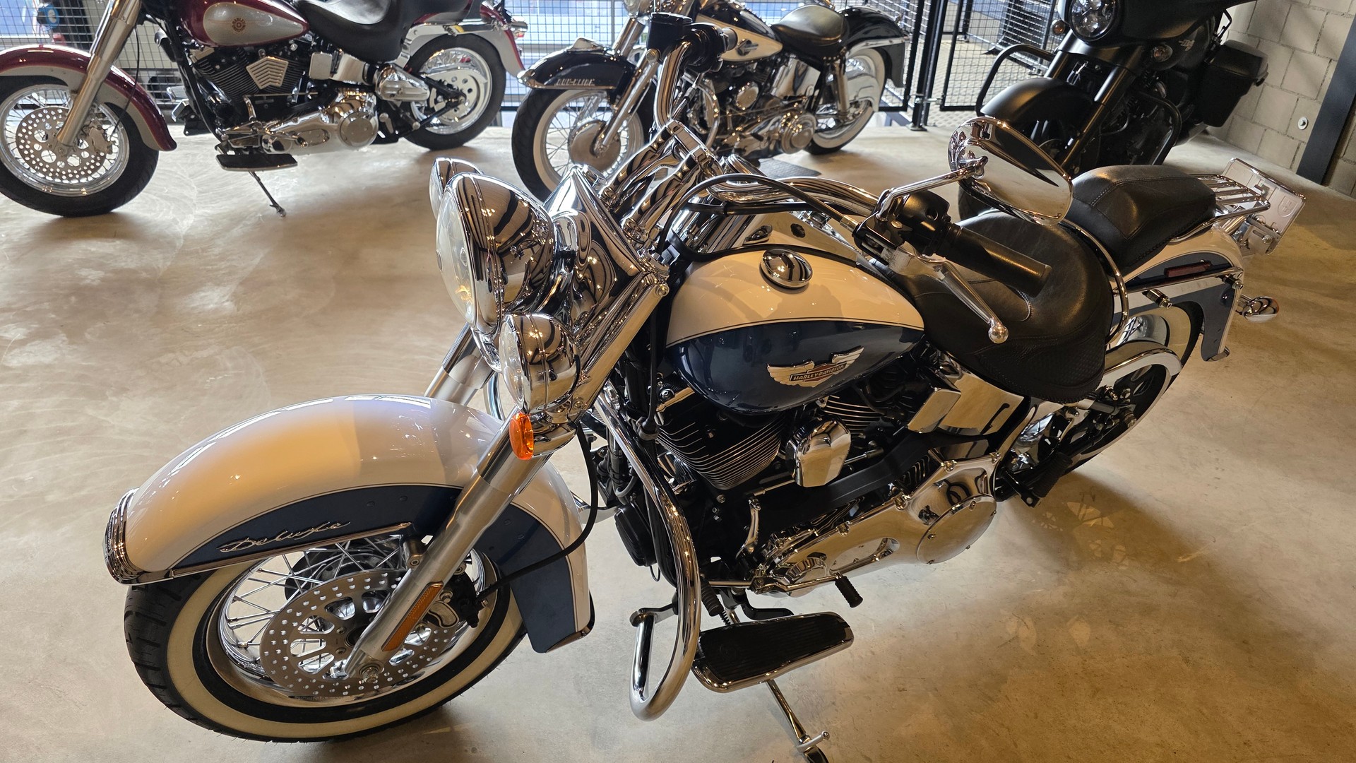 HARLEY-DAVIDSON FLSTNI Softail Deluxe-image-4