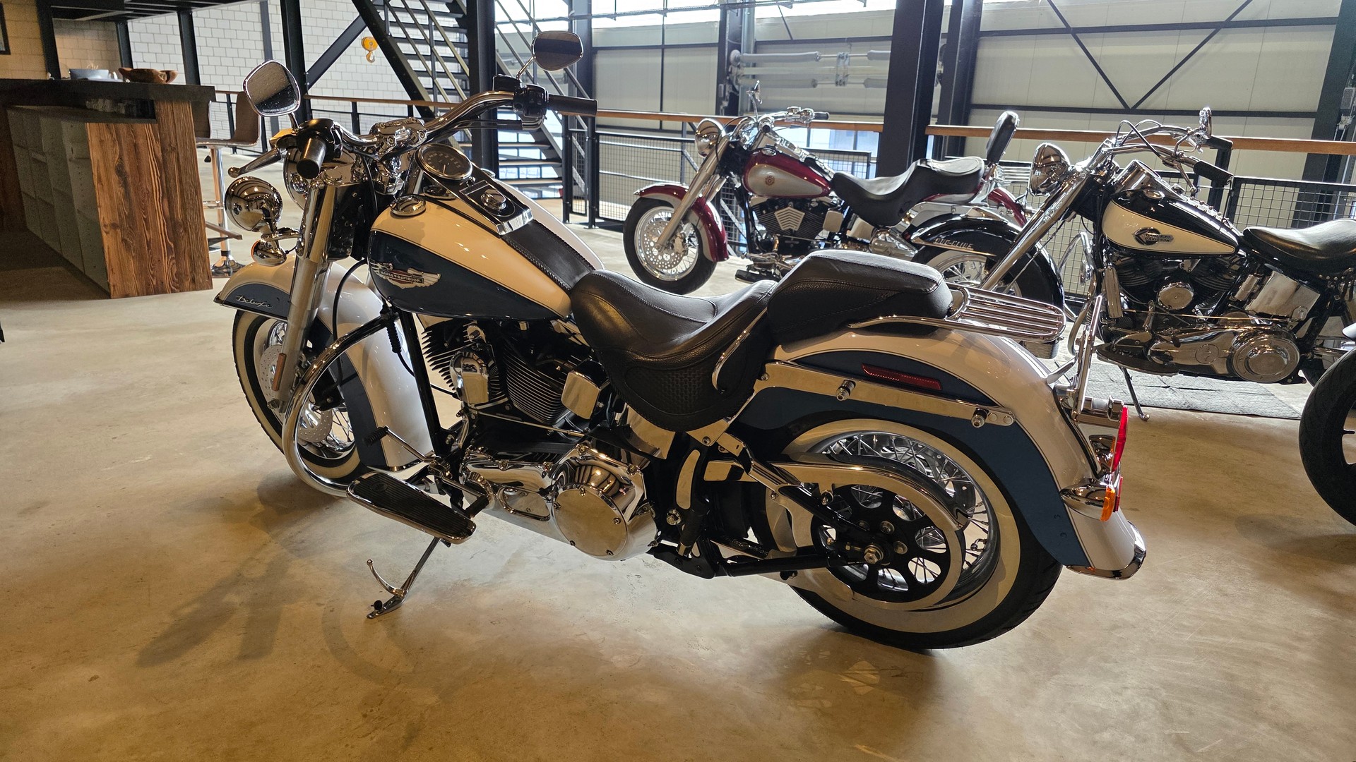 HARLEY-DAVIDSON FLSTNI Softail Deluxe-image-3