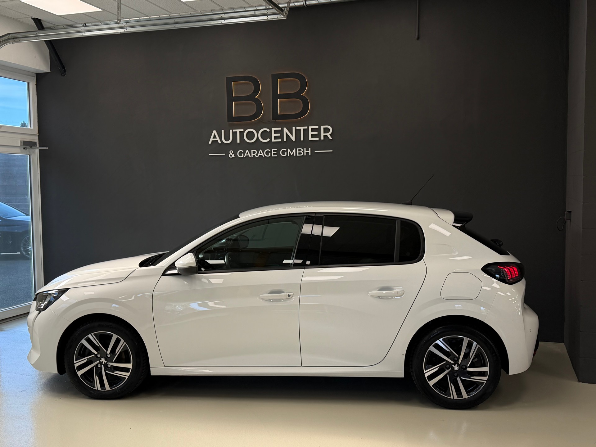 PEUGEOT 208 1.2 PureTech Allure Pack-showroom-element-3
