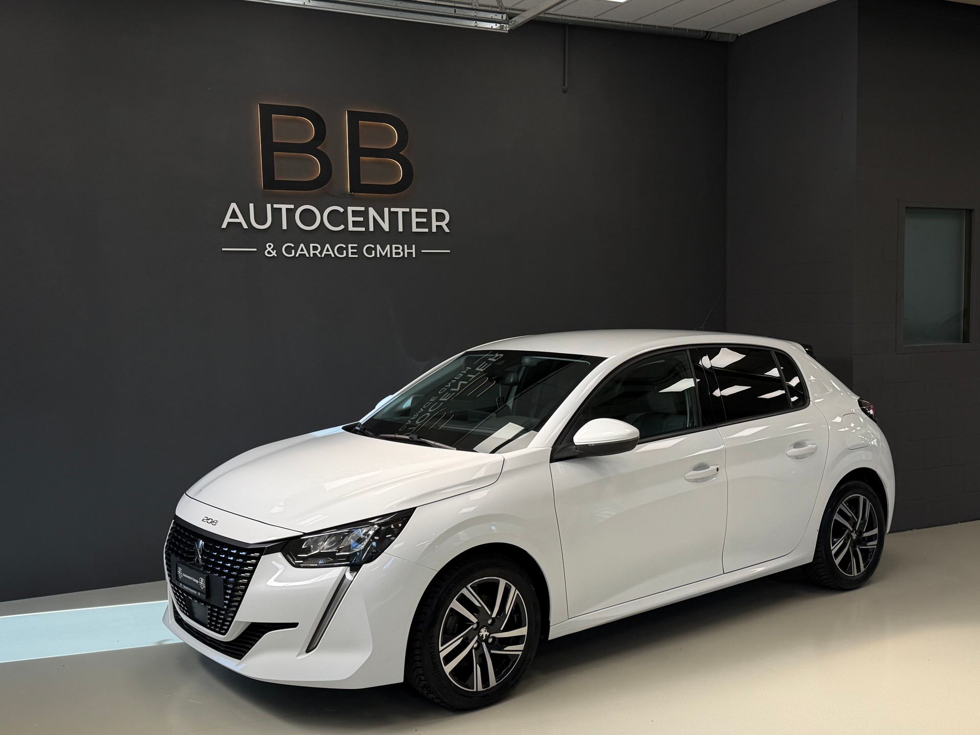 PEUGEOT 208 1.2 PureTech Allure Pack-showroom-element-1