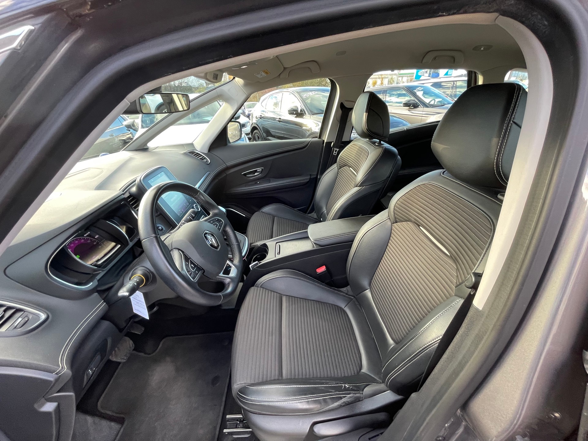 RENAULT Scénic 1.6 dCi Intens EDC-image-8