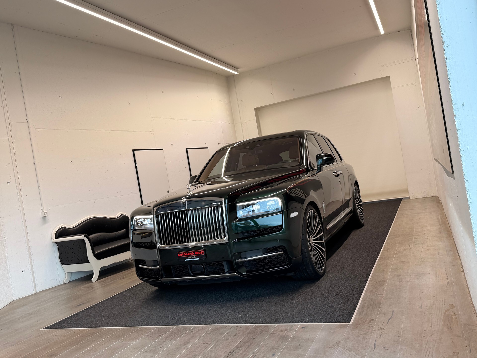 ROLLS-ROYCE Cullinan 6.7 V12-showroom-element-3