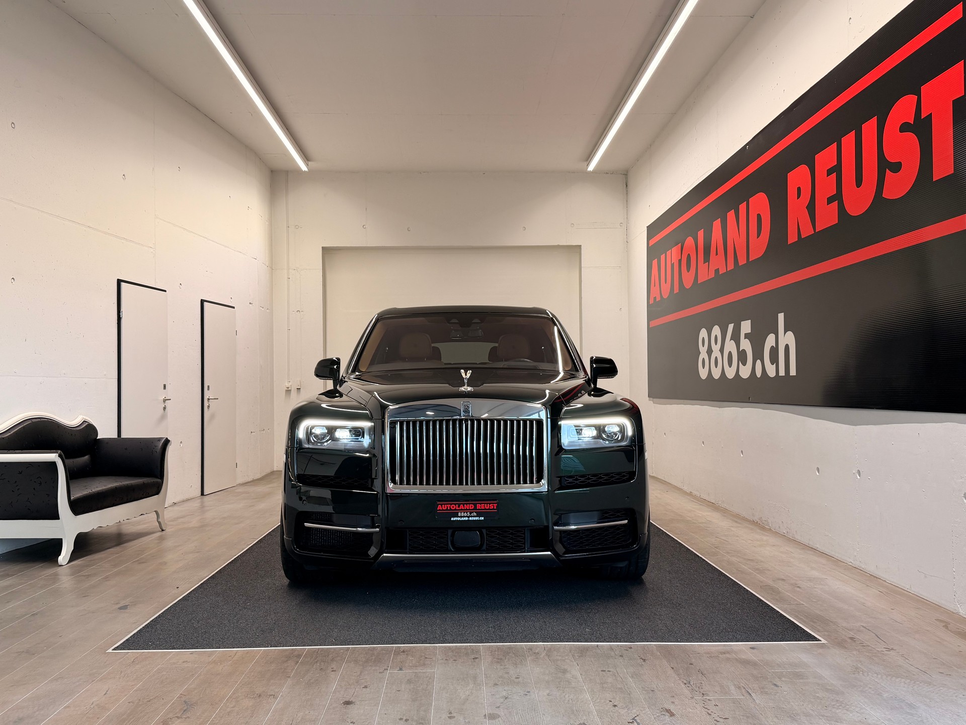ROLLS-ROYCE Cullinan 6.7 V12-showroom-element-2