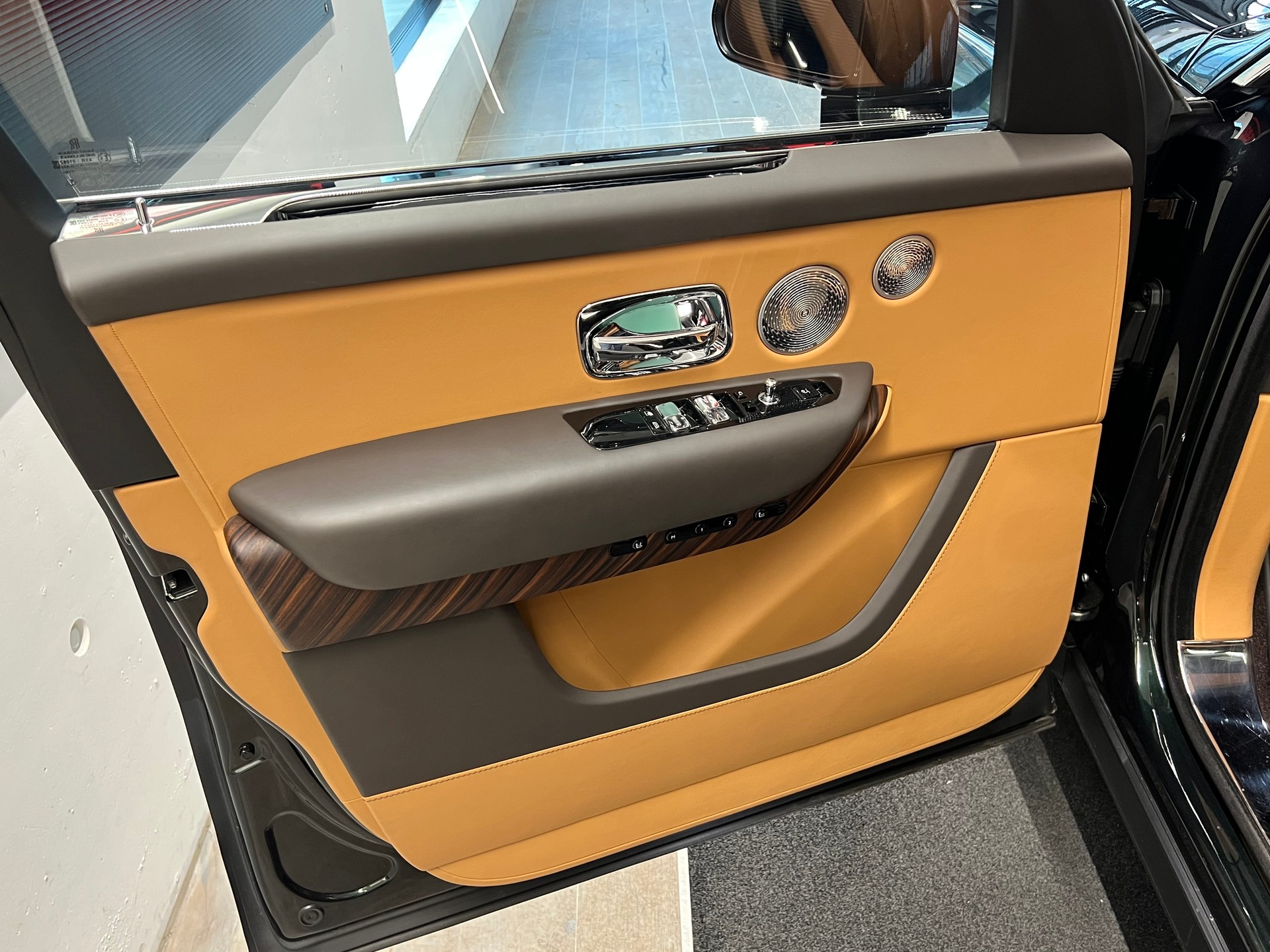 ROLLS-ROYCE Cullinan 6.7 V12-image-12