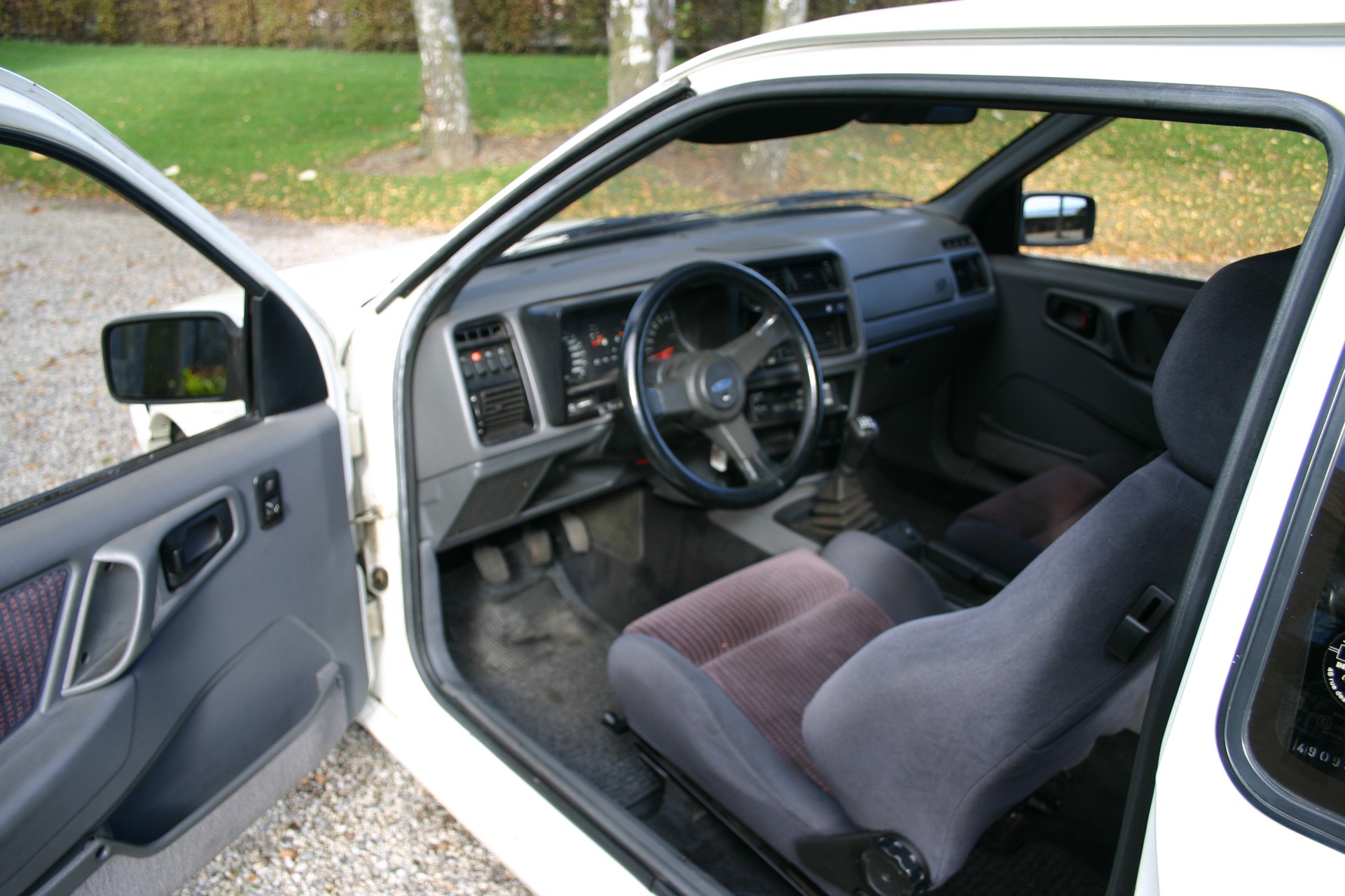 FORD RS COSWORTH 3P-image-2