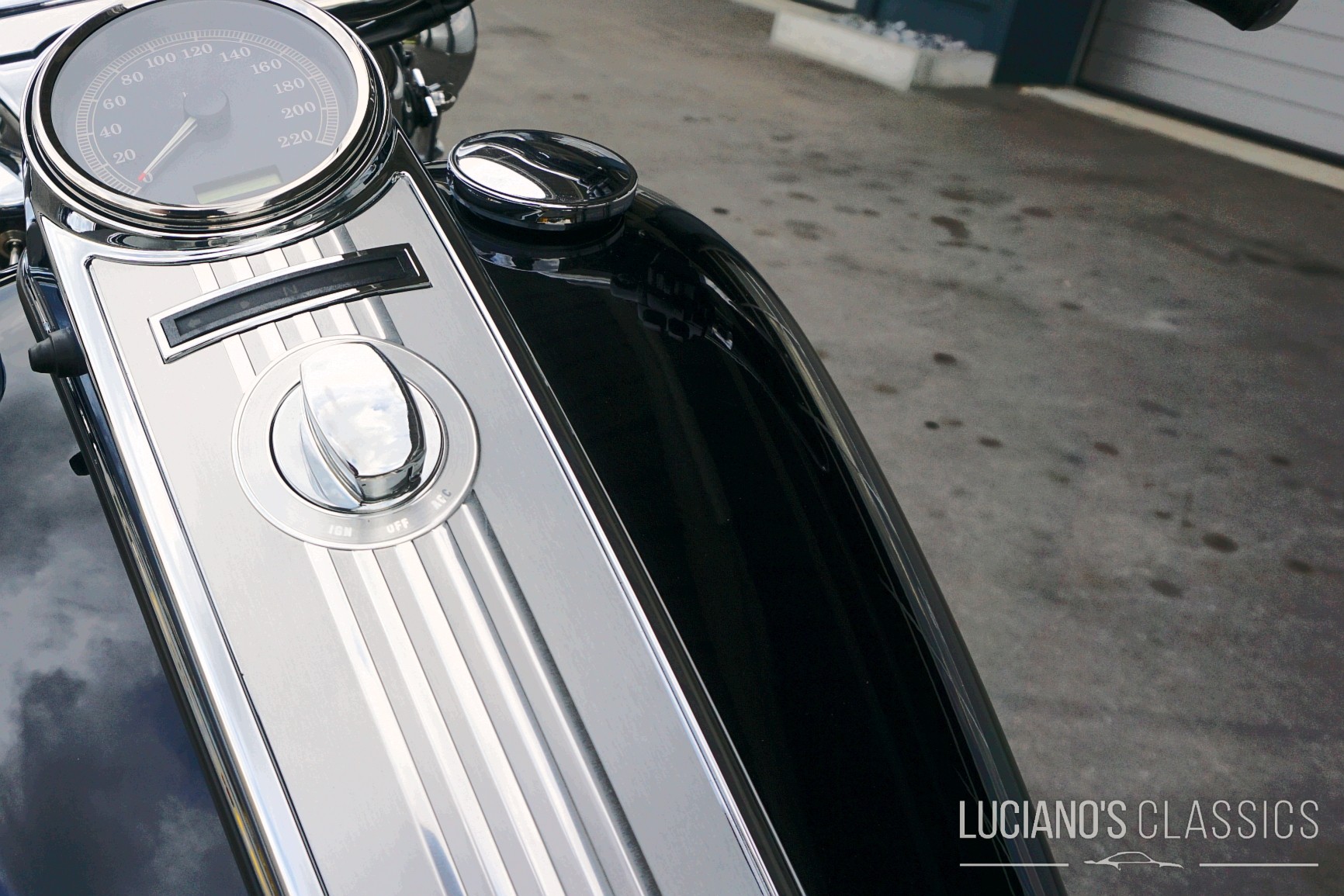 HARLEY-DAVIDSON FLHRC Road King Classic 103 ABS-image-15