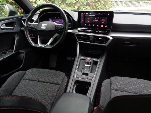 SEAT Leon 1.5 eTSI mHEV DSG FR-image-3