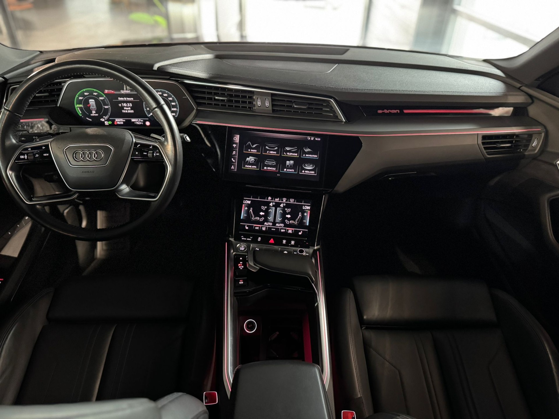 AUDI e-tron 55 quattro-image-6