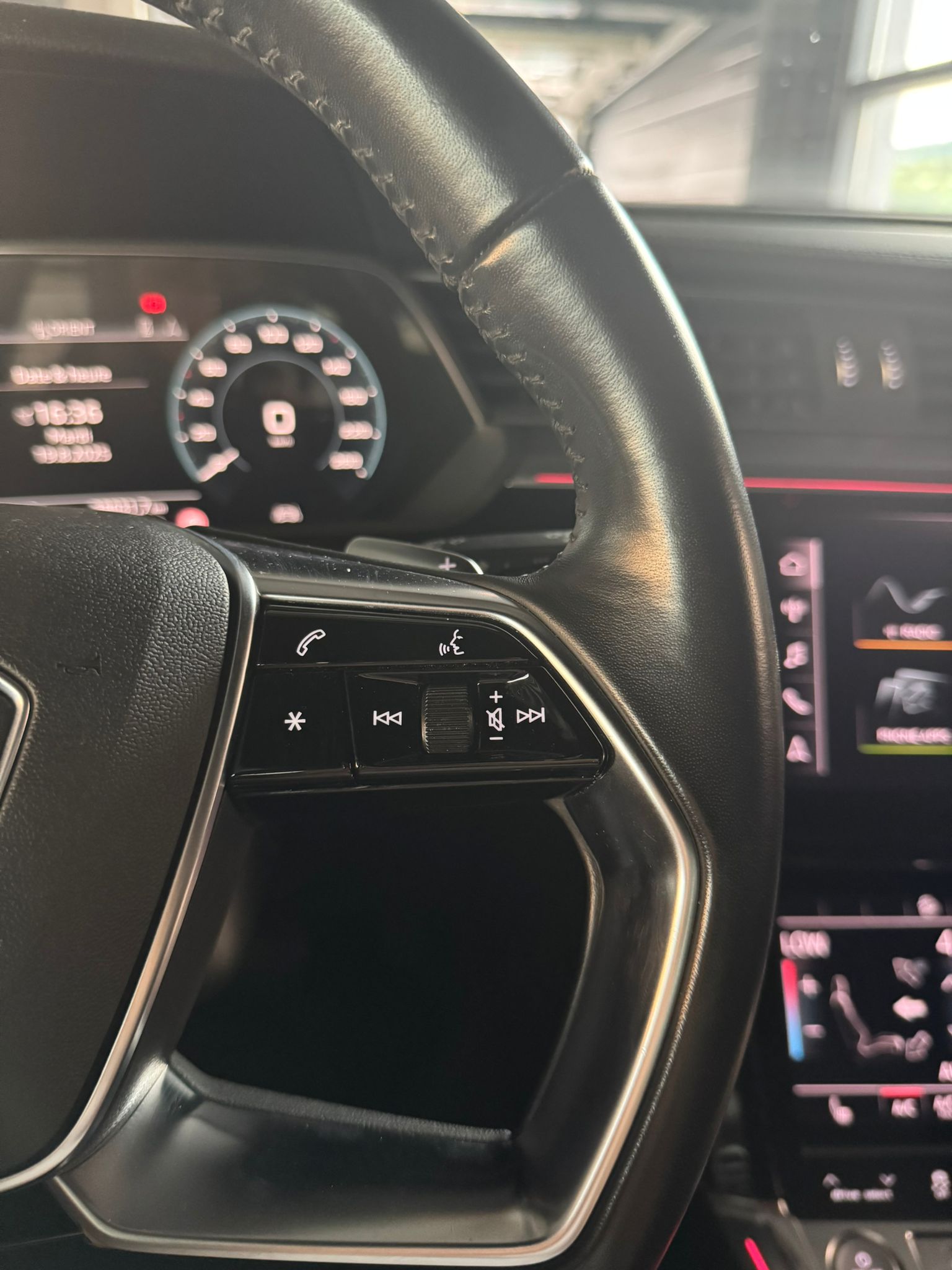 AUDI e-tron 55 quattro-image-8