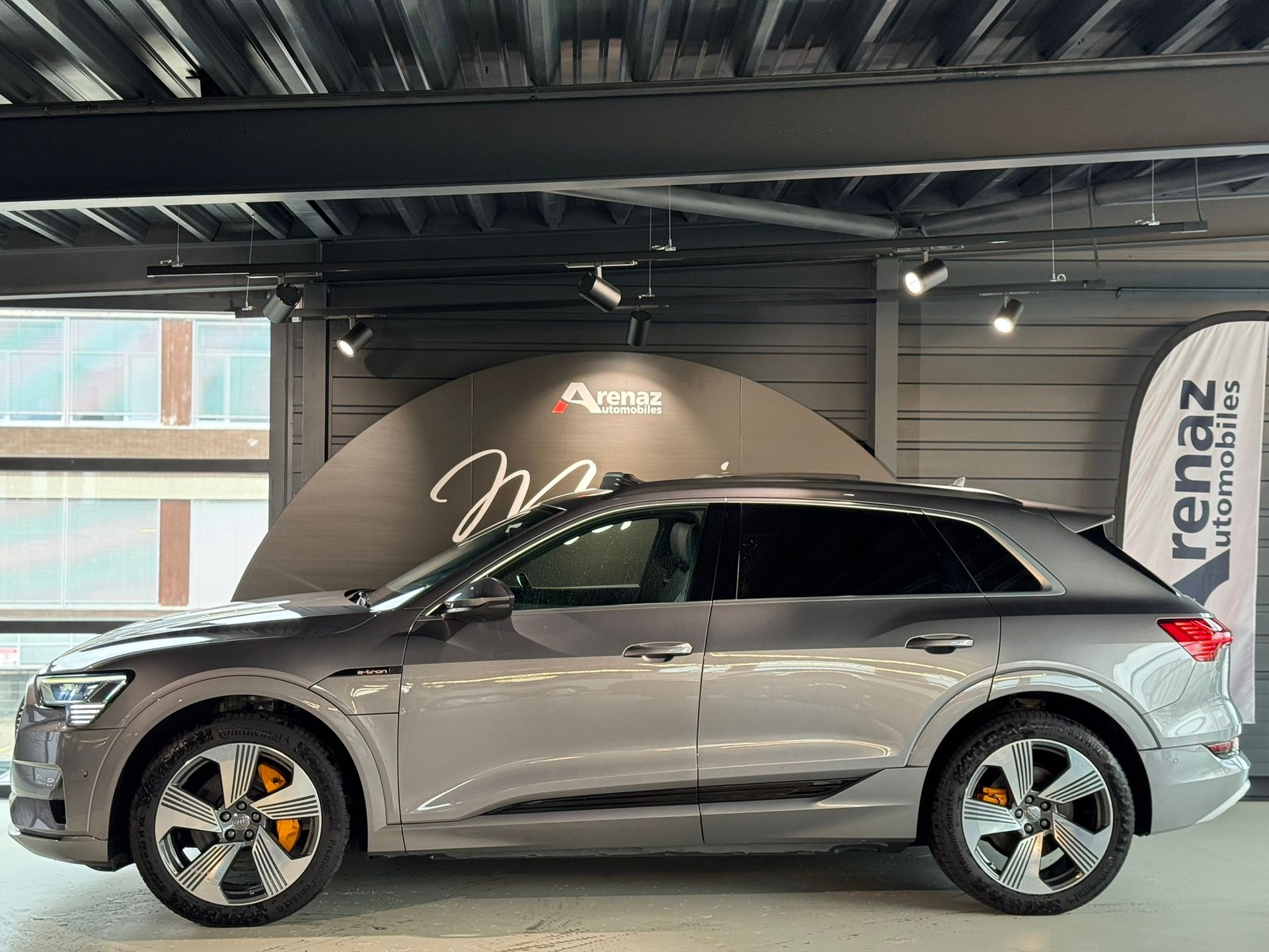 AUDI e-tron 55 quattro-showroom-element-2