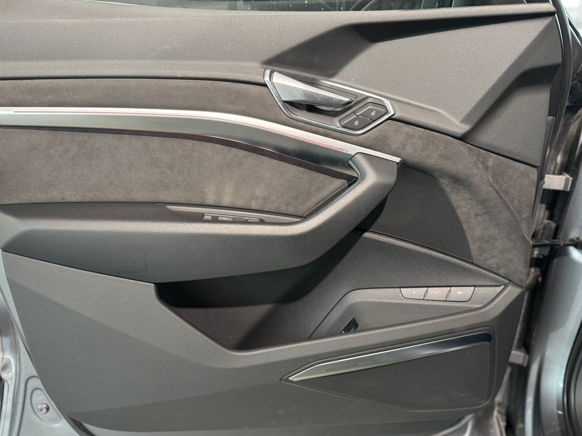 AUDI e-tron 55 quattro-image-5