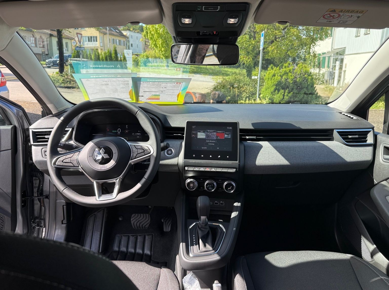 MITSUBISHI Colt 1.6 HEV Invite+-image-11