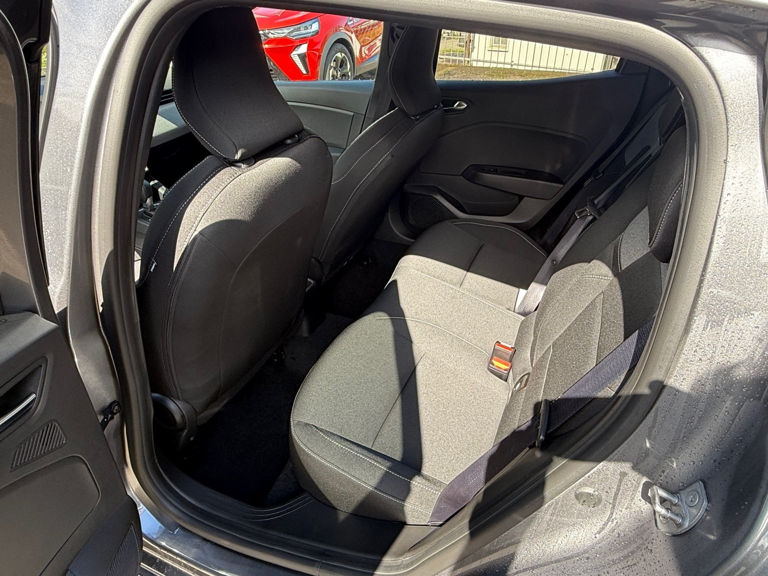 MITSUBISHI Colt 1.6 HEV Invite+-image-7