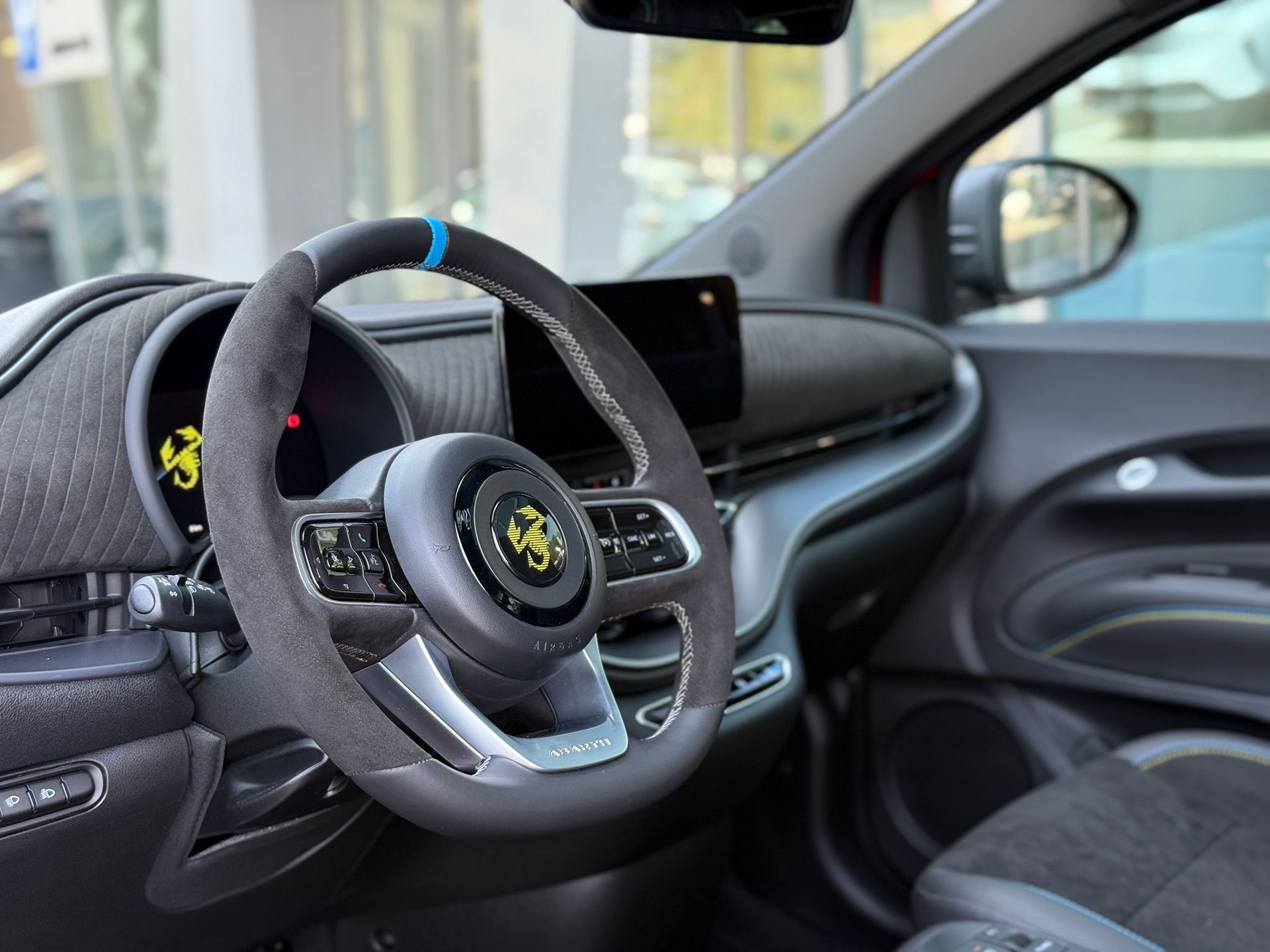 FIAT Abarth 500e Turismo-image-7