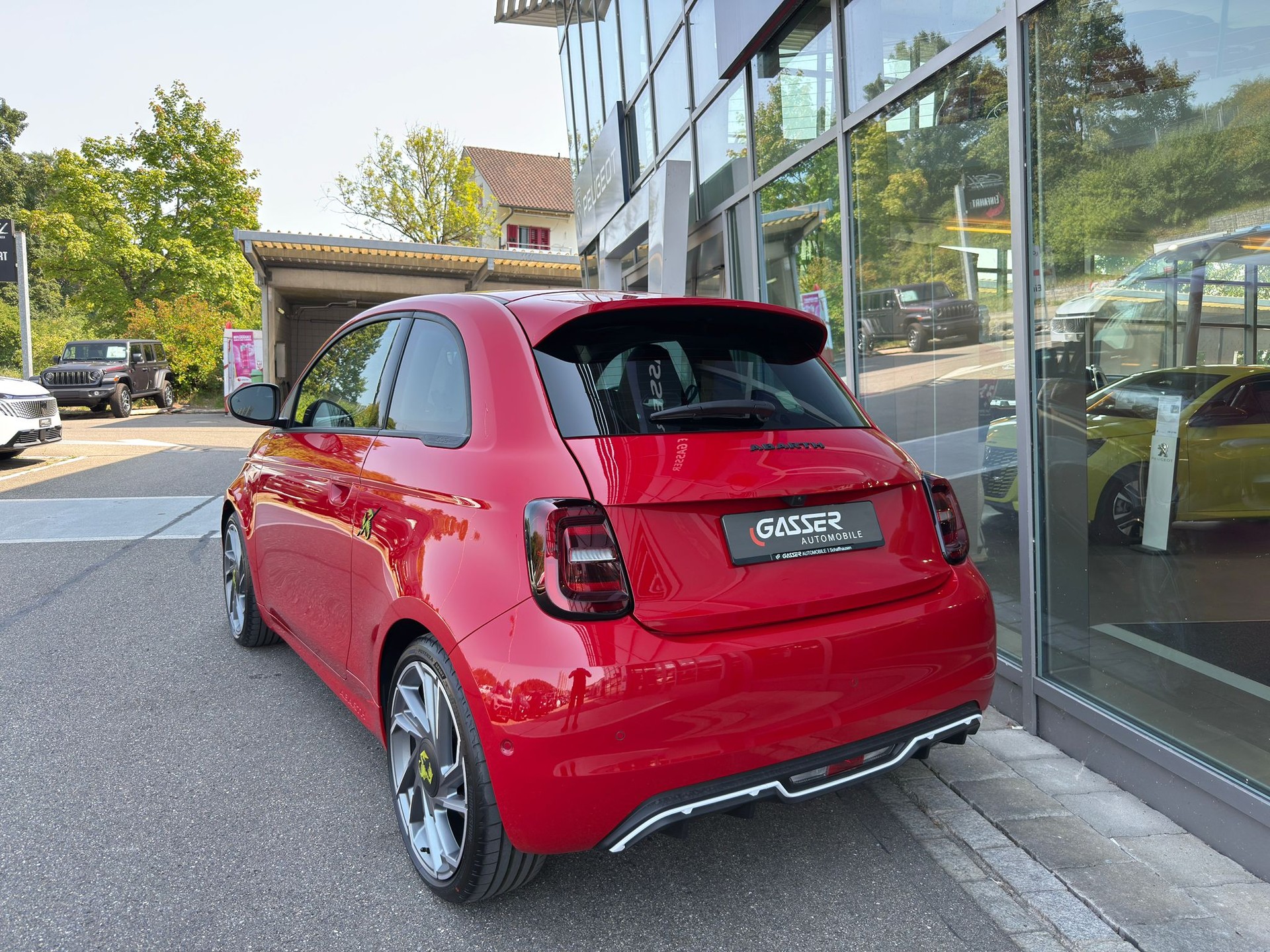 FIAT Abarth 500e Turismo-showroom-element-2