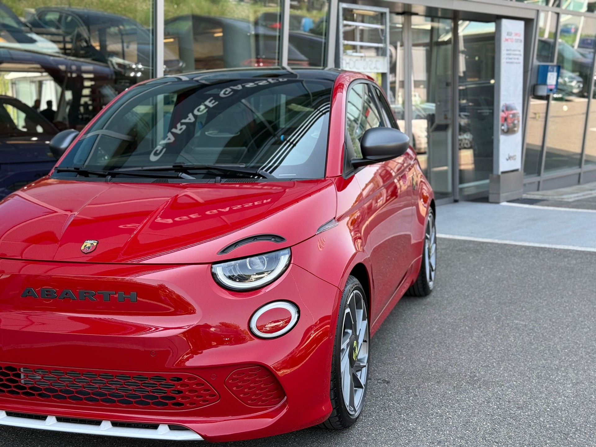 FIAT Abarth 500e Turismo-showroom-element-3