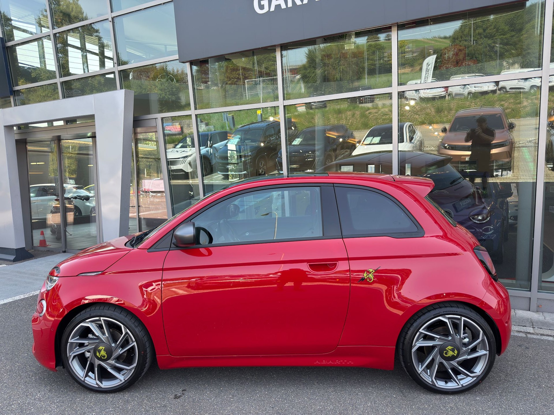 FIAT Abarth 500e Turismo-showroom-element-1