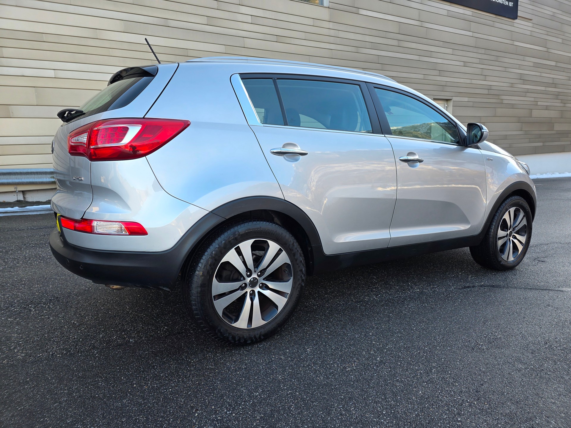 KIA Sportage 2.0 CRDi Style 4WD Automatic-image-7
