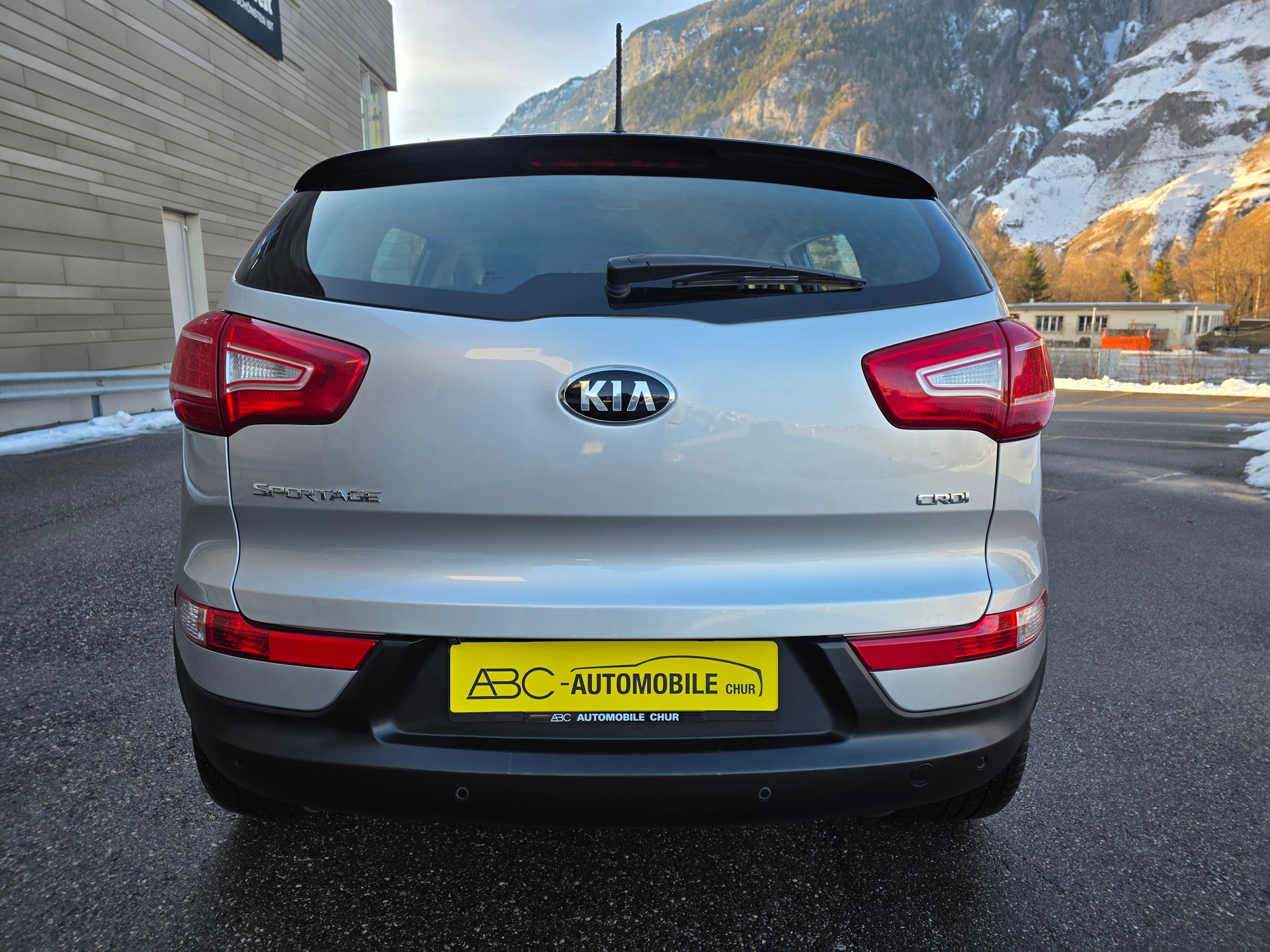 KIA Sportage 2.0 CRDi Style 4WD Automatic-image-9