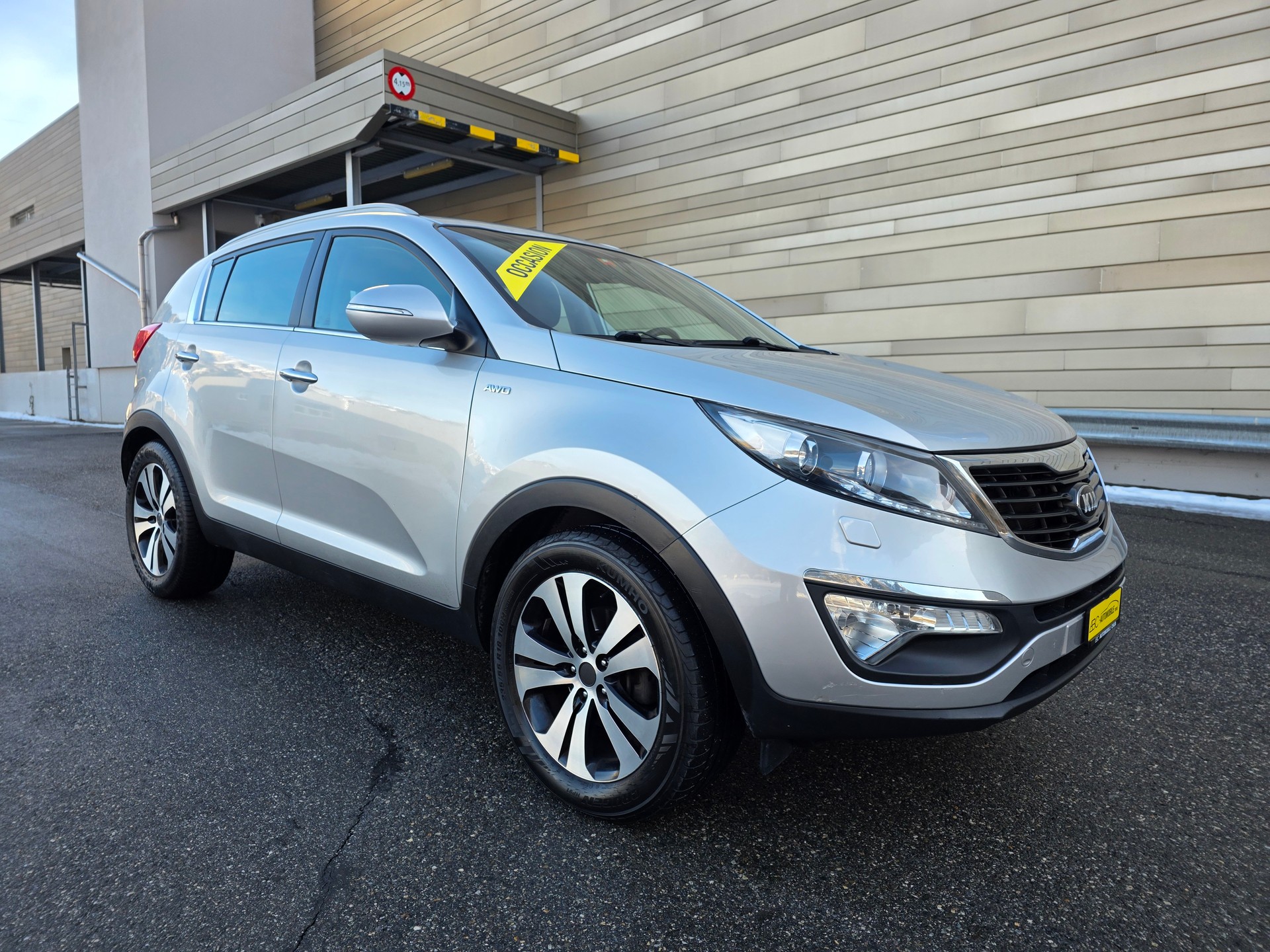 KIA Sportage 2.0 CRDi Style 4WD Automatic-image-5