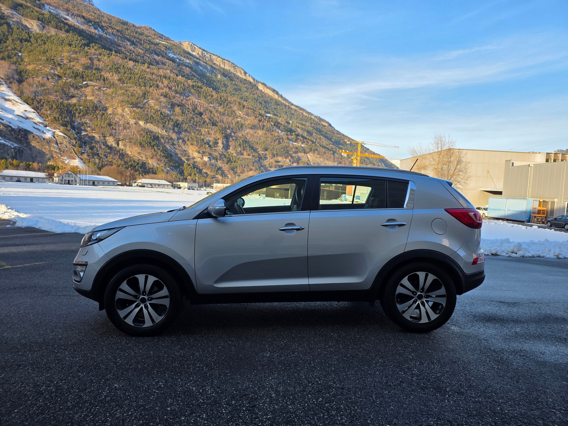 KIA Sportage 2.0 CRDi Style 4WD Automatic-image-13
