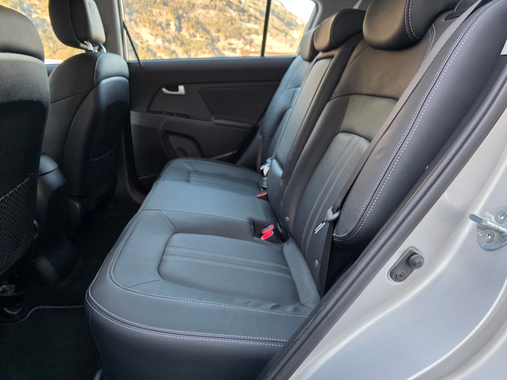 KIA Sportage 2.0 CRDi Style 4WD Automatic-image-18