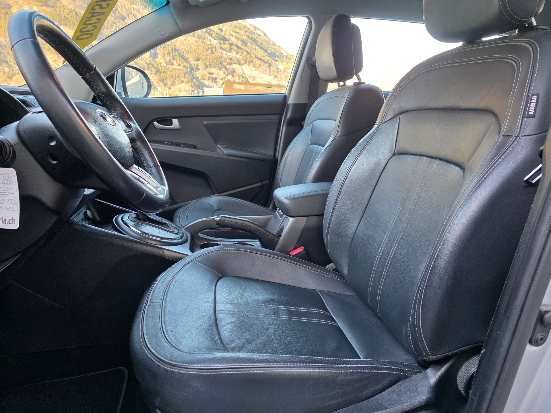KIA Sportage 2.0 CRDi Style 4WD Automatic-image-16