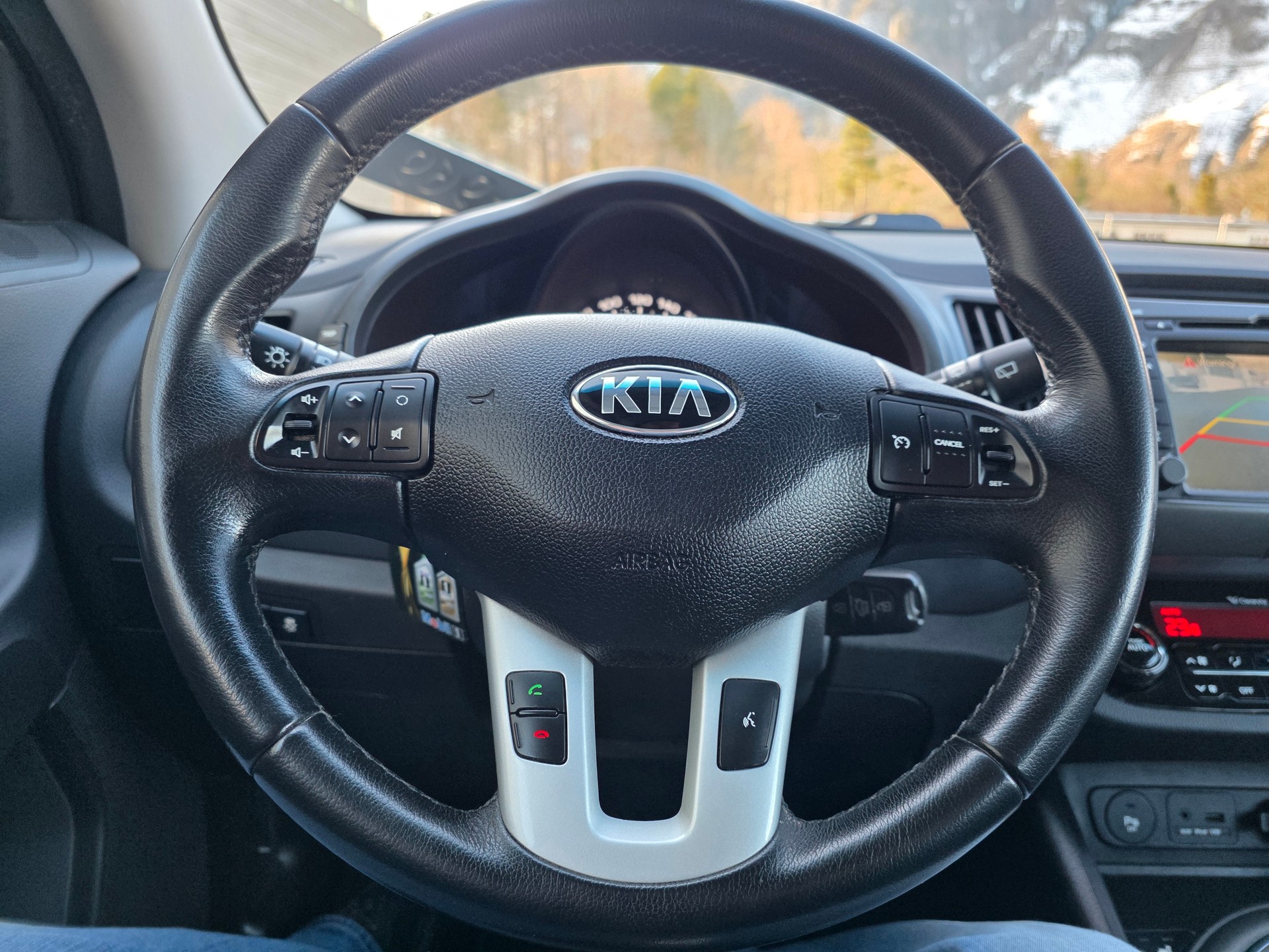 KIA Sportage 2.0 CRDi Style 4WD Automatic-image-25